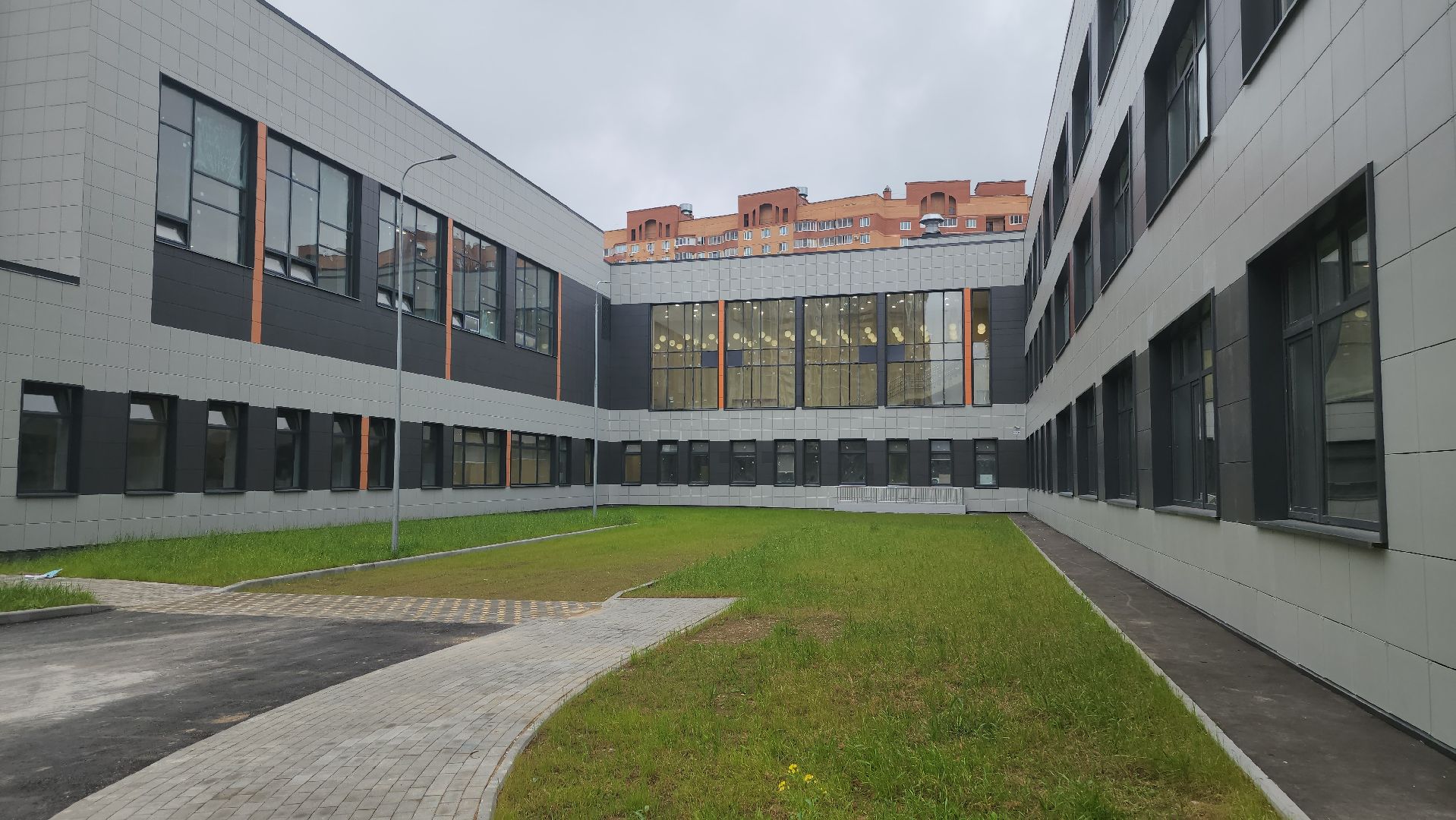 долгопрудный, школа на 550 мест, строительство, школьная библиотека, спортивная площадка, спортзал, актовый зал,