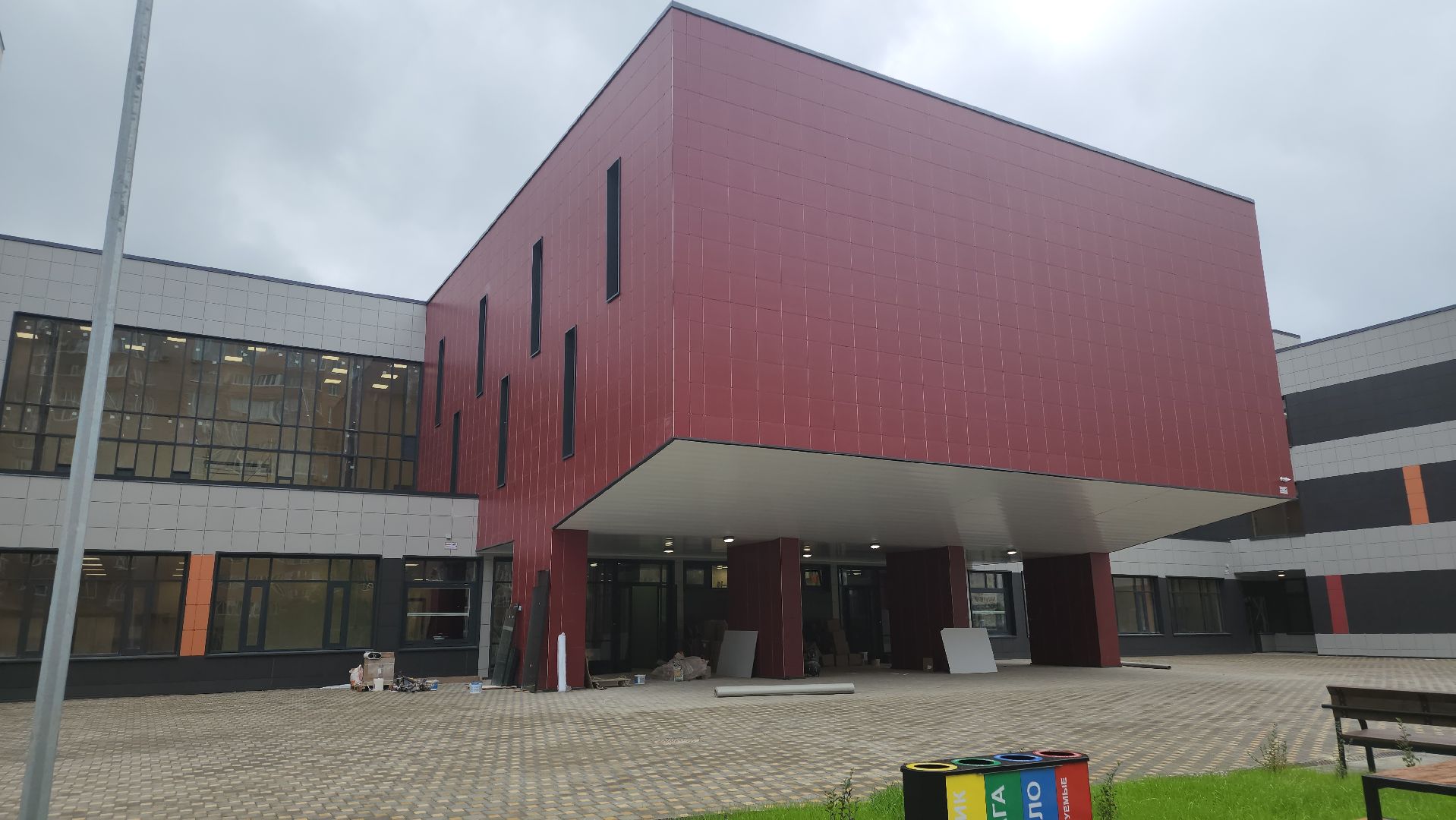 долгопрудный, школа на 550 мест, строительство, школьная библиотека, спортивная площадка, спортзал, актовый зал,