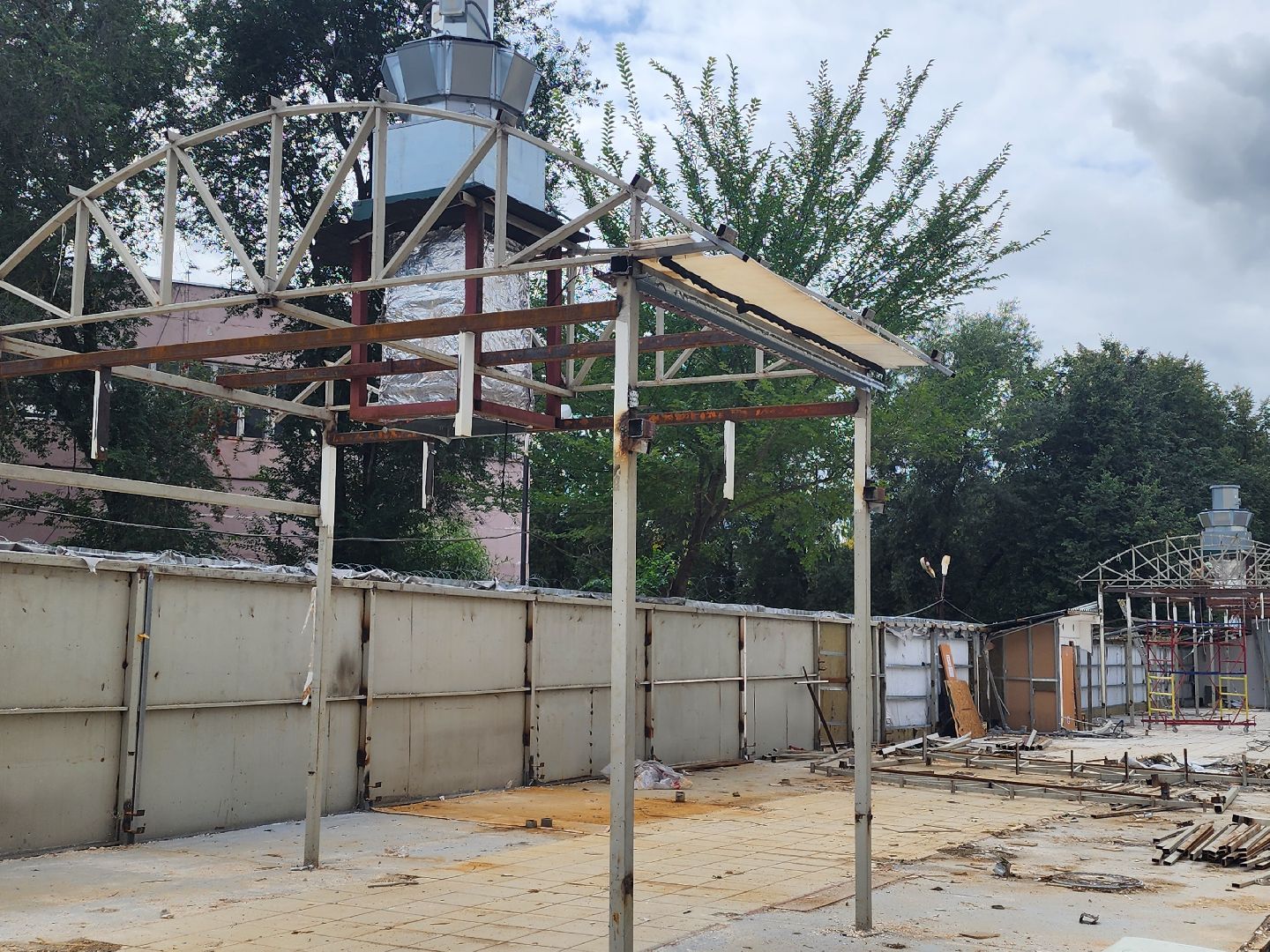 серпухов, торговые ряды труба в серпухове, демонтаж рынка труба в серпухове, улица водонапорная,