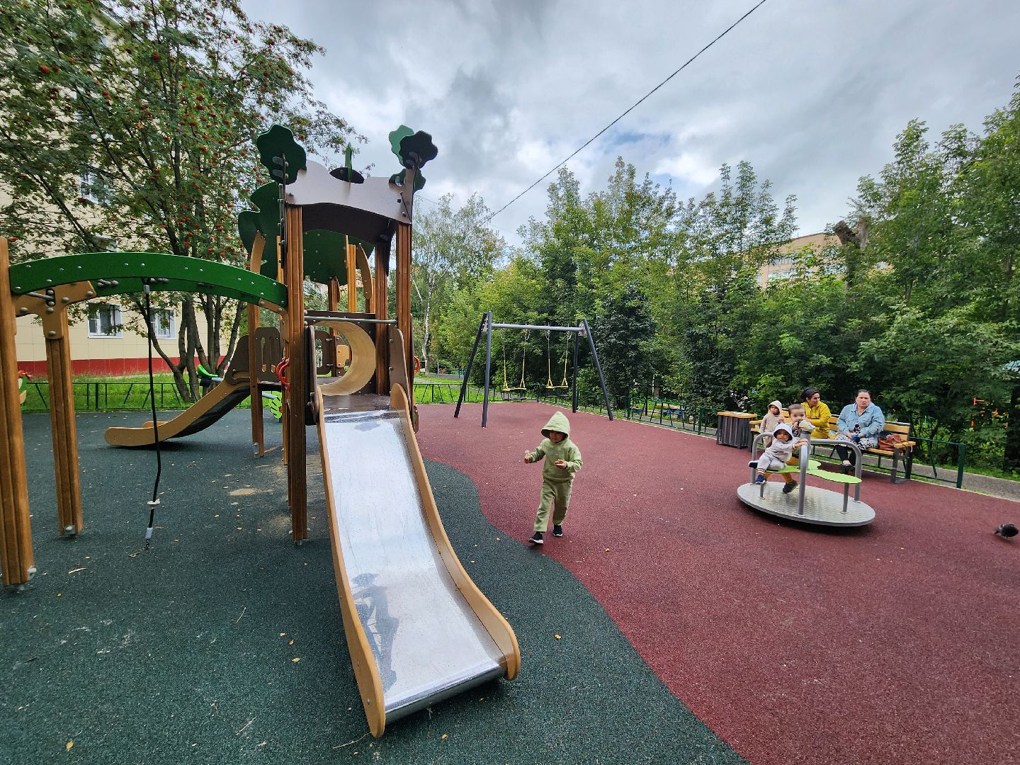 чехов, улица чехова, детская игровая площадка , игровой комплекс ,  качели карусели лазалки, песочница, лавочки и урны, благоустройство двора, пешеходные дорожки, зоны отдыха, парковки, госпрограмма московской области, формирование комфортной городской среды,