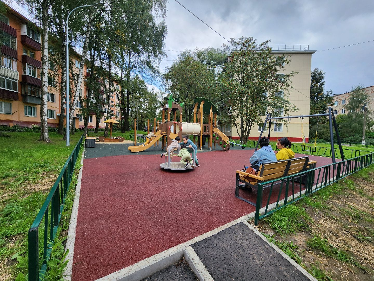 чехов, улица чехова, детская игровая площадка , игровой комплекс ,  качели карусели лазалки, песочница, лавочки и урны, благоустройство двора, пешеходные дорожки, зоны отдыха, парковки, госпрограмма московской области, формирование комфортной городской среды,