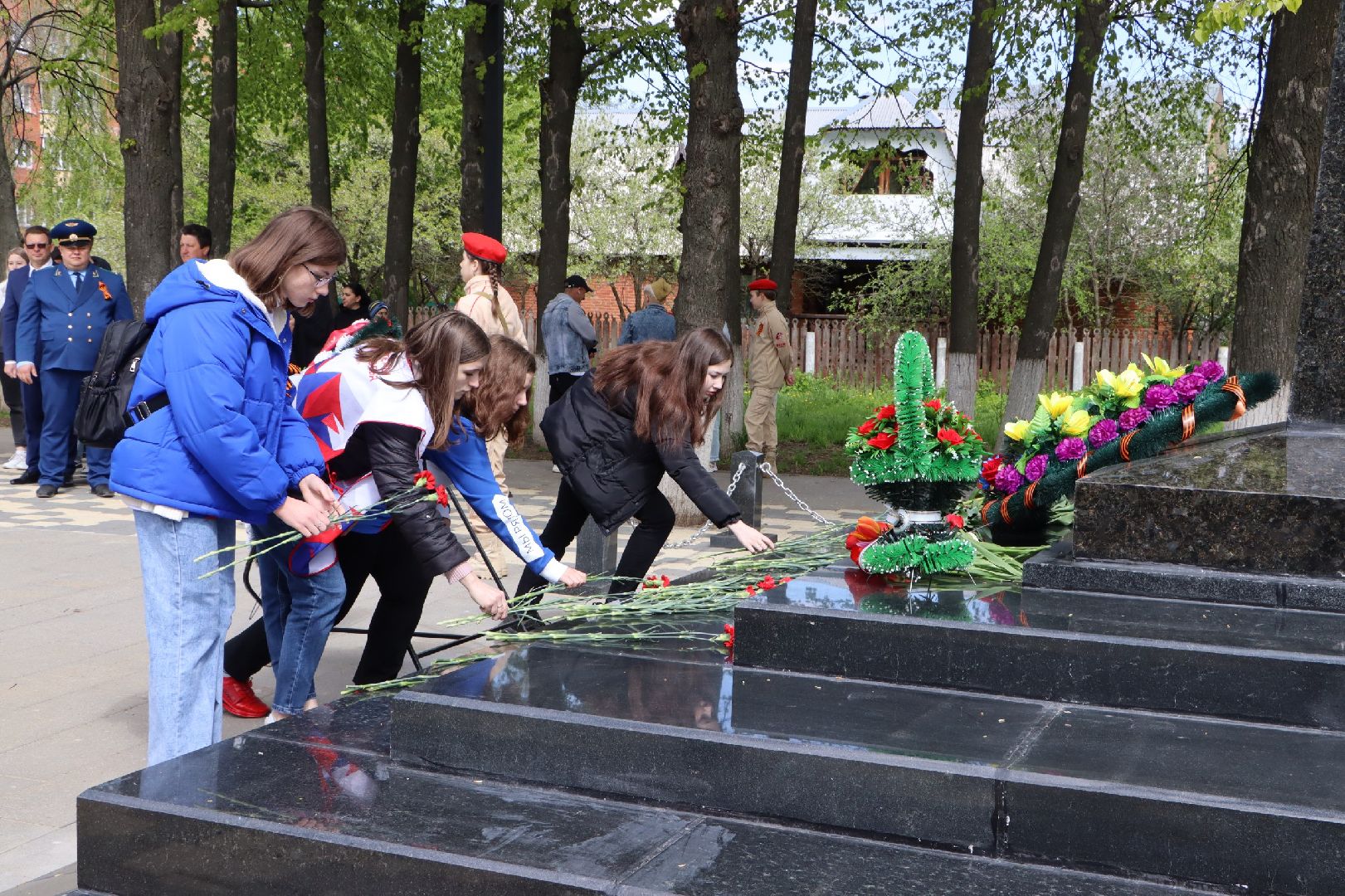 Серебряные Пруды, ветеран, братская могила