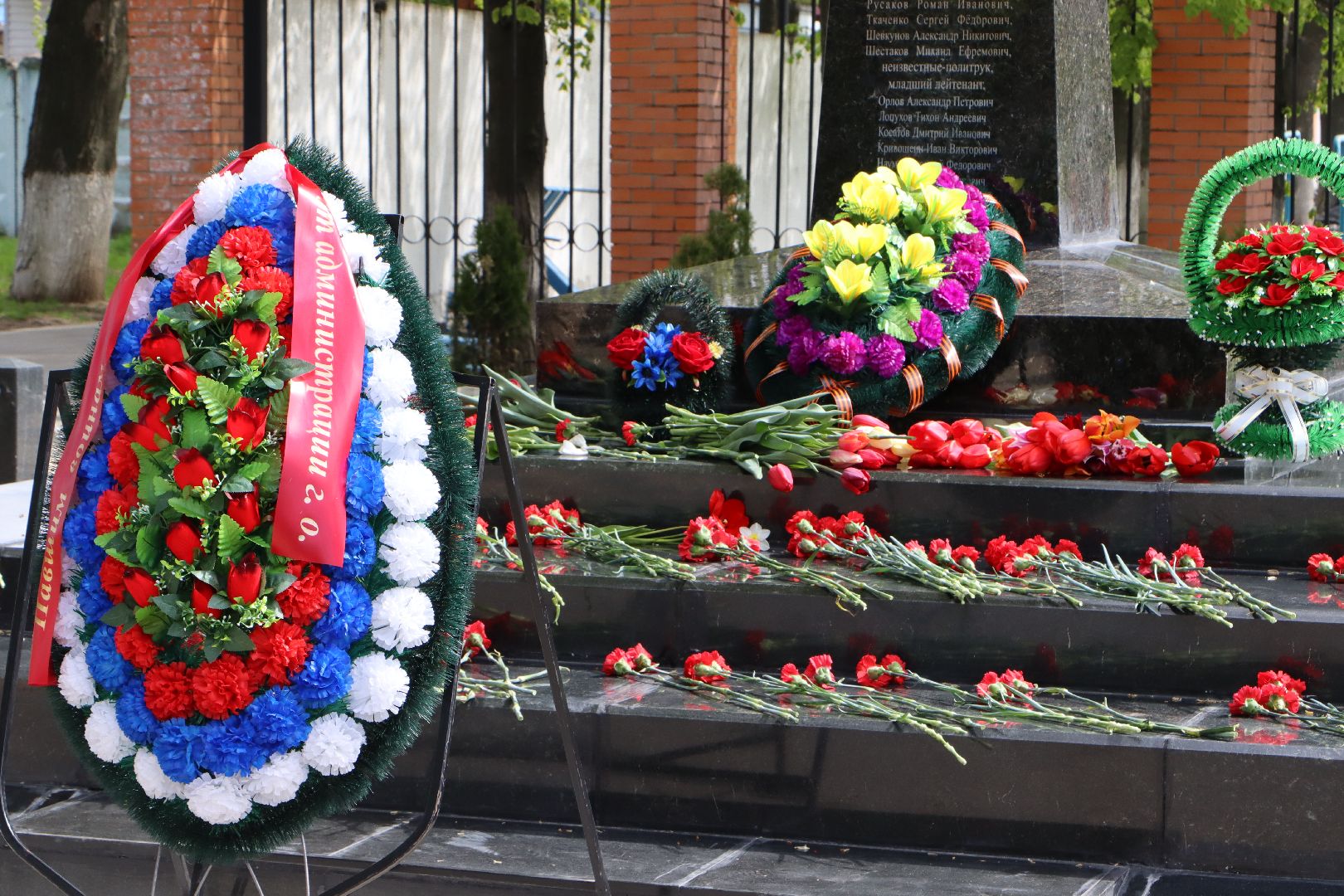 Серебряные Пруды, ветеран, братская могила