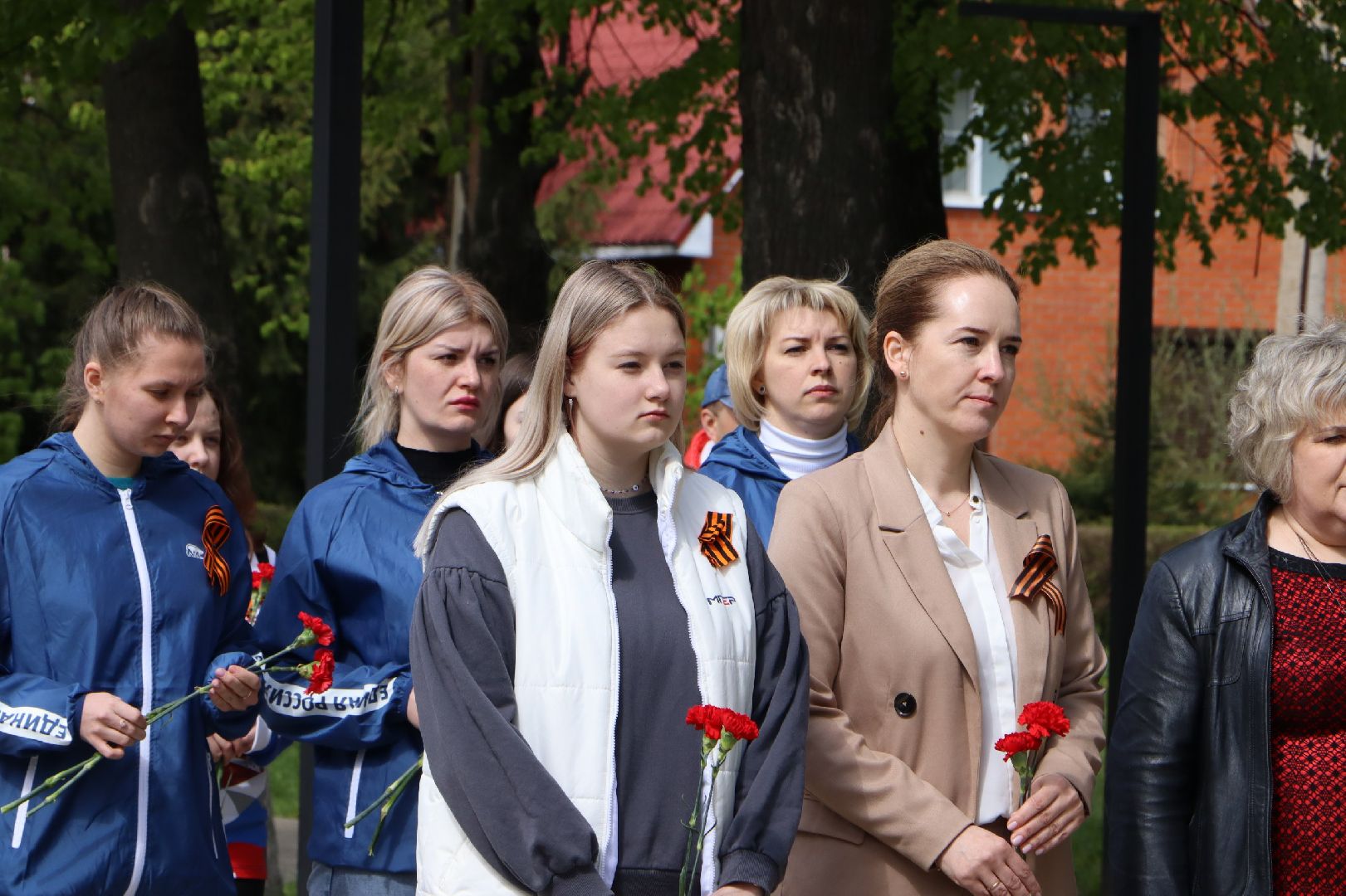 Серебряные Пруды, ветеран, братская могила