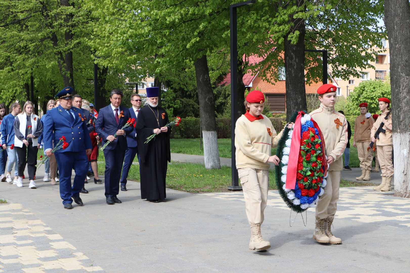 Серебряные Пруды, ветеран, братская могила