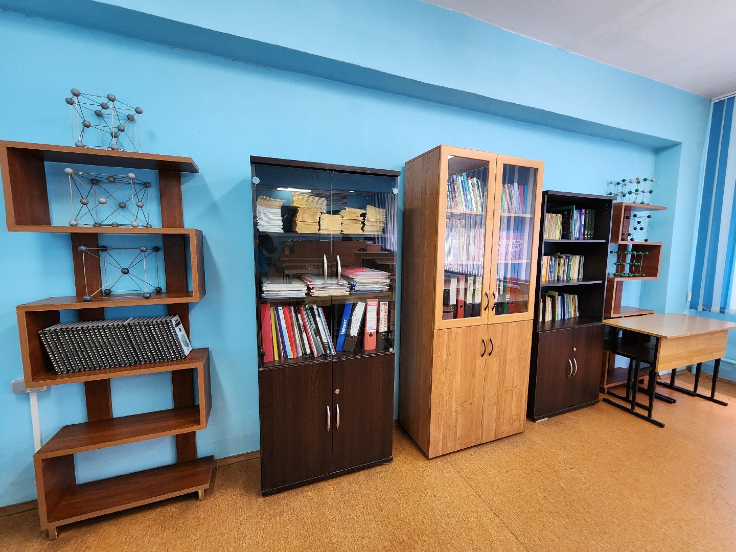 чехов, улица мира 7а, гимназия 7, подготовка к новому учебному году, кабинеты, учебники, книгообеспеченность, меню в столовой, новые блюда, текущий ремонт помещений, уборка, оборудование и мебель,директор гимназии елена рубцова,педагоги и учителя,