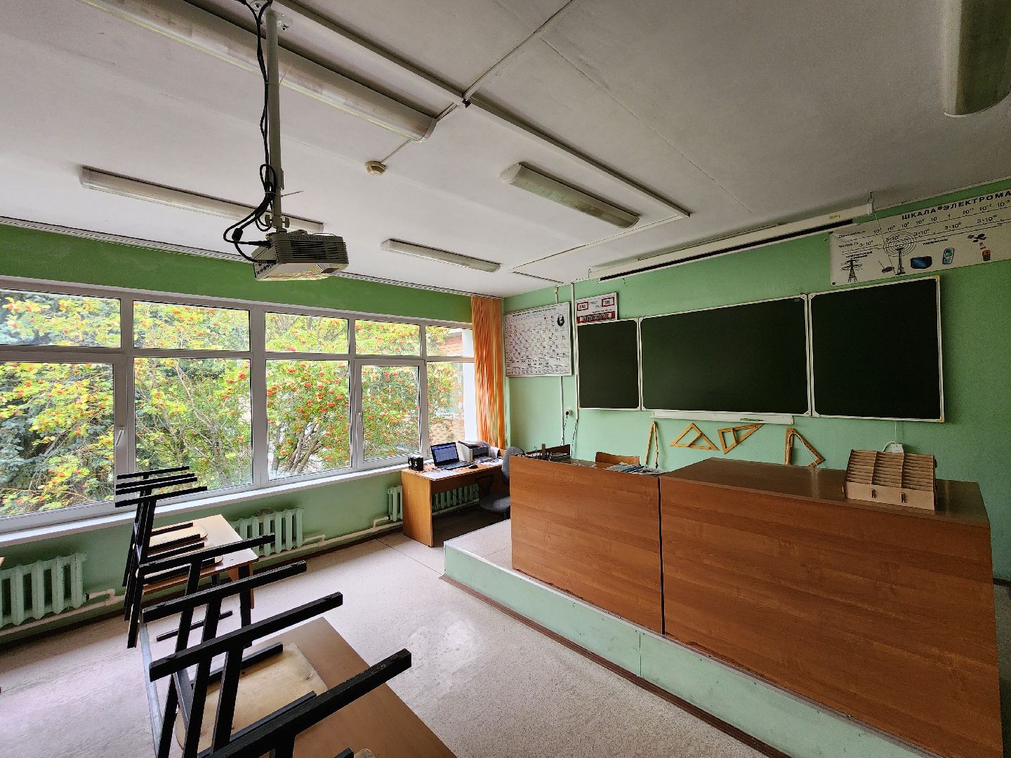 чехов, улица мира 7а, гимназия 7, подготовка к новому учебному году, кабинеты, учебники, книгообеспеченность, меню в столовой, новые блюда, текущий ремонт помещений, уборка, оборудование и мебель,директор гимназии елена рубцова,педагоги и учителя,