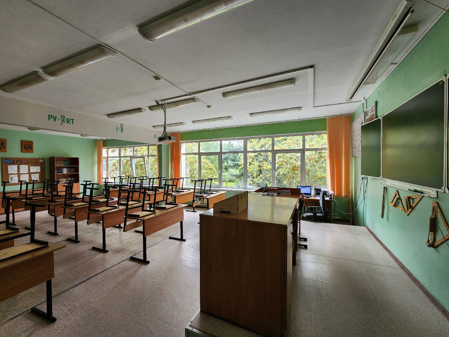 чехов, улица мира 7а, гимназия 7, подготовка к новому учебному году, кабинеты, учебники, книгообеспеченность, меню в столовой, новые блюда, текущий ремонт помещений, уборка, оборудование и мебель,директор гимназии елена рубцова,педагоги и учителя,