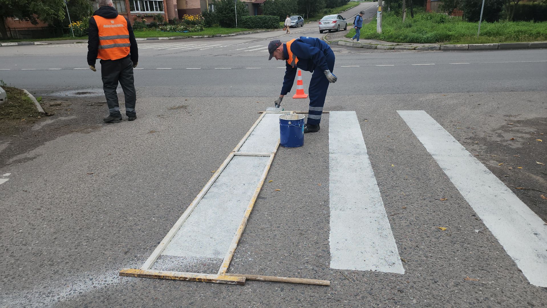 серпухов, подмосковье, обновляют зебру, пешеходный переход,
