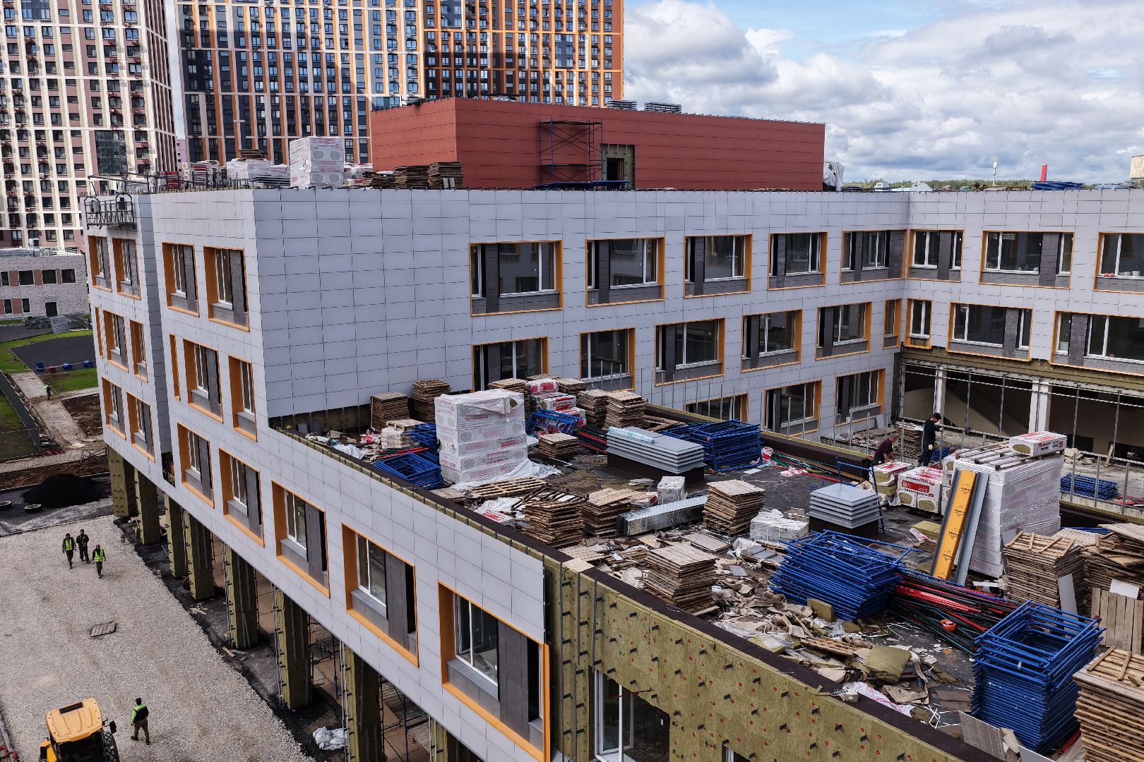 видео с коптера, пристройка к немчиновскому лицею,