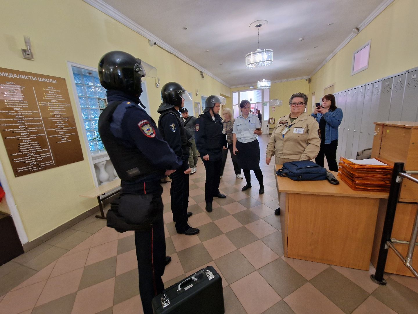 МЧС учения в школе 11 в Балашихе,