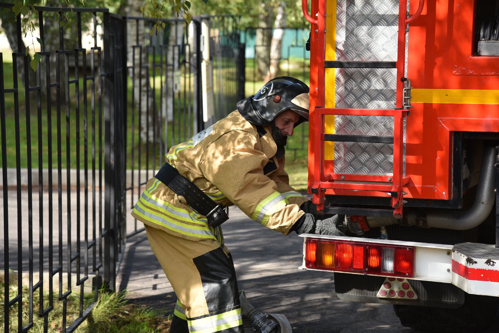 лотошино, ошейкинская школа, антитеррор, антитеррористическая безопасность, учения в школе, росгвардия, полиция, мособлпожспас,