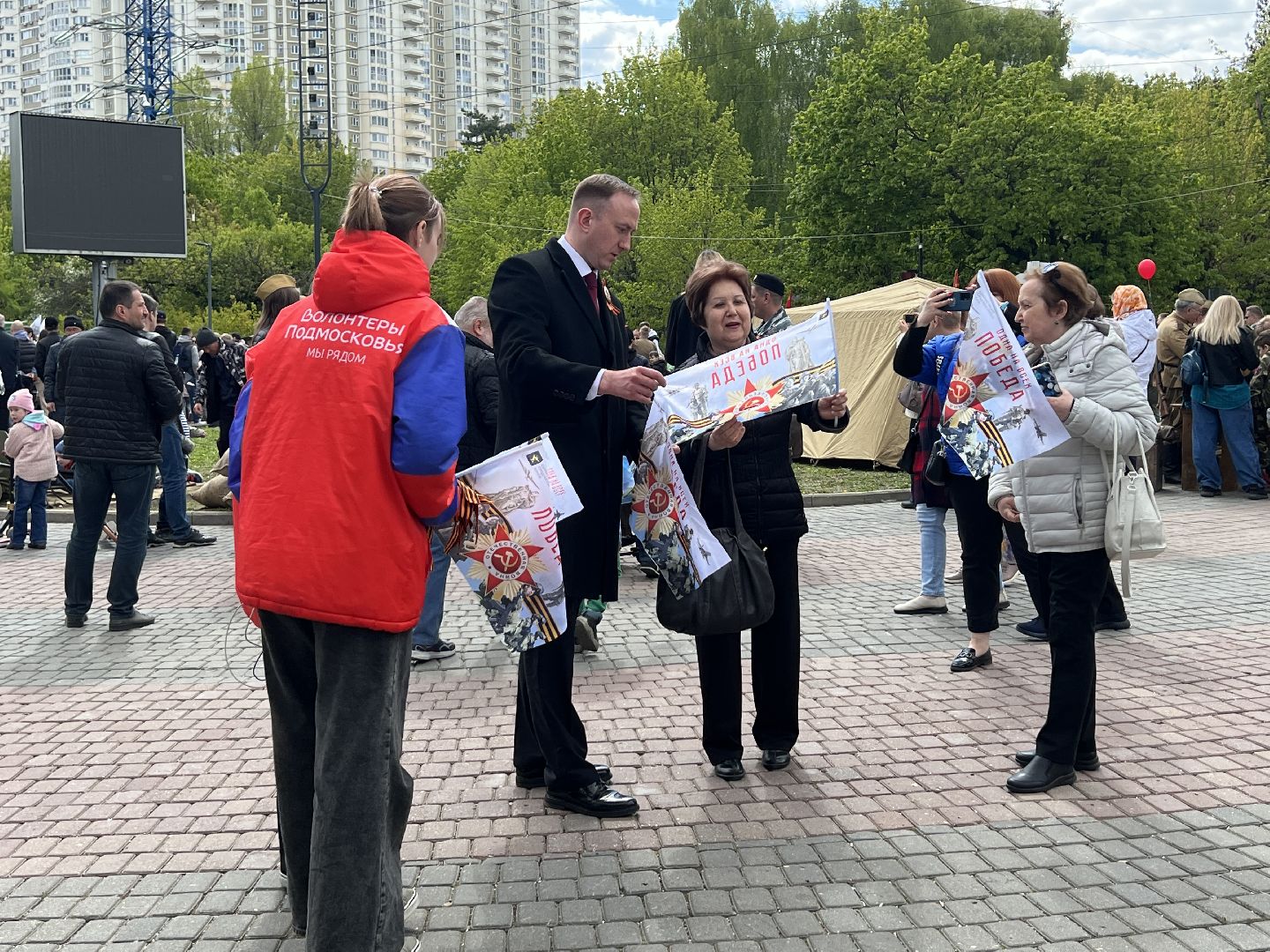 Химки, волонтеры, георгиевская ленточка, День Победы, 9 мая