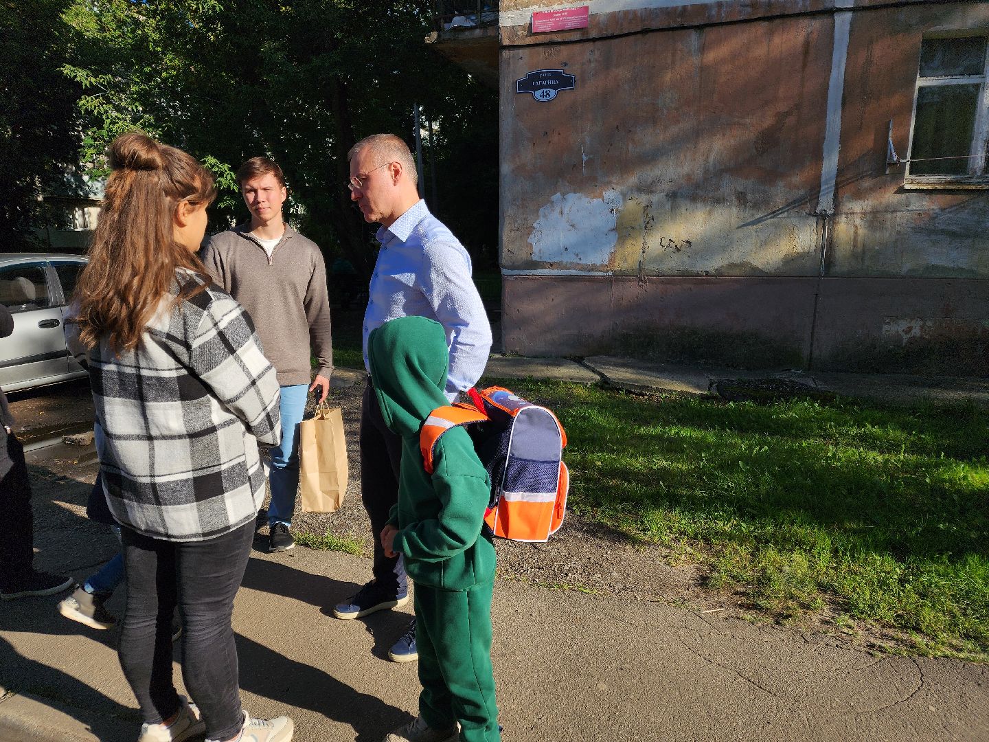 чехов, акция собери ребенка в школу, партия единая россия, депутат госдумы александр коган, помощь многодетным семьям, помощь семьям участников сво, материальная поддержка, школьные принадлежности, рюкзаки, подарки, игрушки, подготовка к новому учебному году, благотворительность,