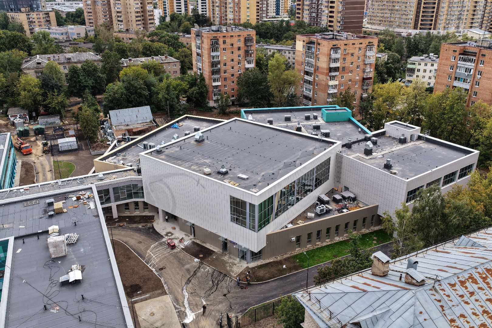 видео с коптера, школа 1 в дубне,  школа 1 в королеве, пристройка к школе 1 в королеве,