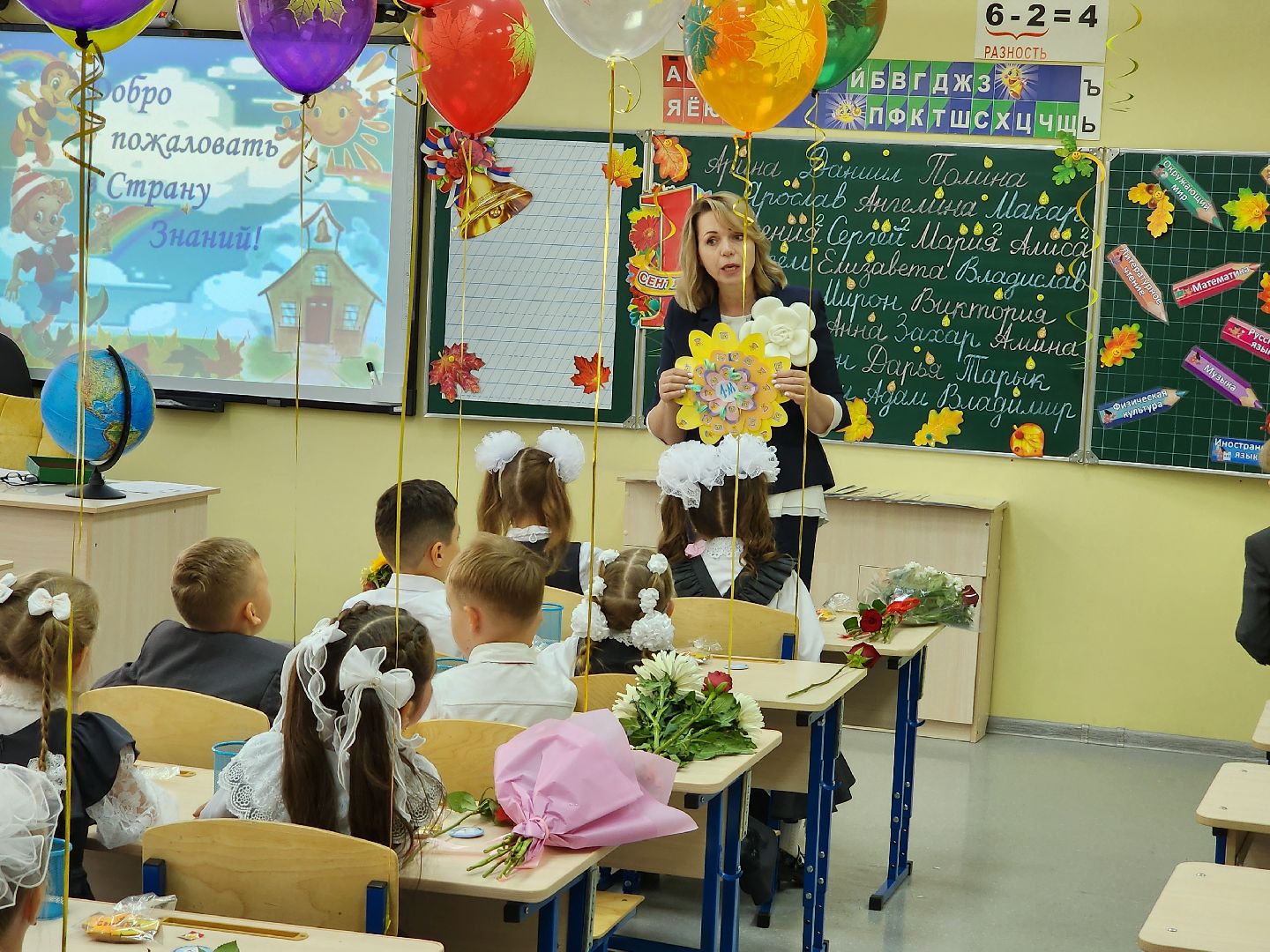 чехов, микрорайон губернский, улица уездная 6, школа 10, день знаний, первый звонок, 1 сентября, торжественная линейка, первоклассники, готовность к новому учебному году, учебники, учителя, ремонт, благоустройство, первый заместитель главы округа, денис юрков, директор школы 10 константин значков,мороженое, губернатор московской области,