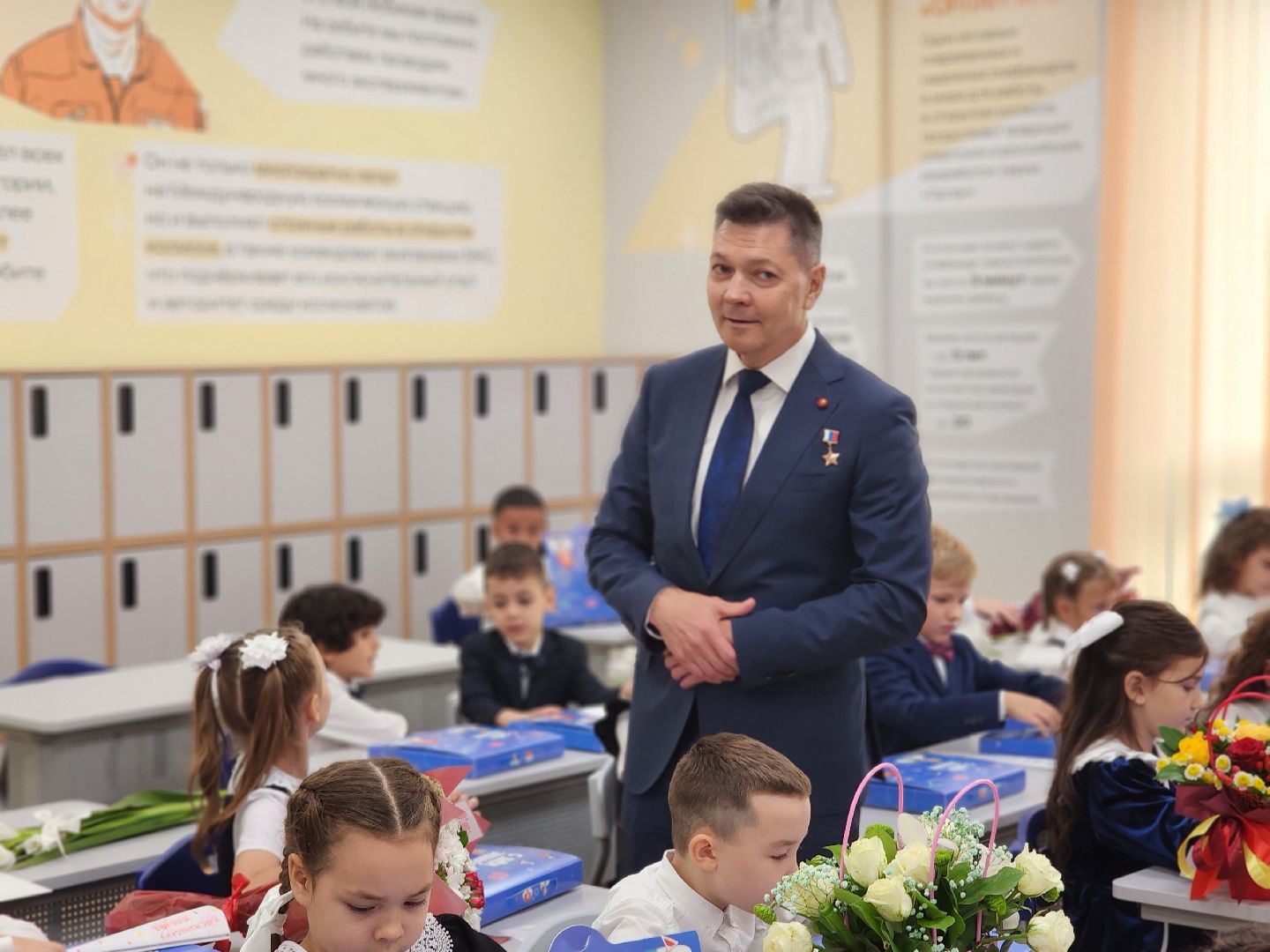 королёв, день знаний, школа 1 в королеве , космонавт олег кононенко,