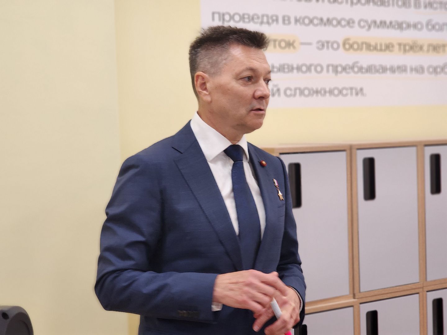 королёв, день знаний, школа 1 в королеве , космонавт олег кононенко,