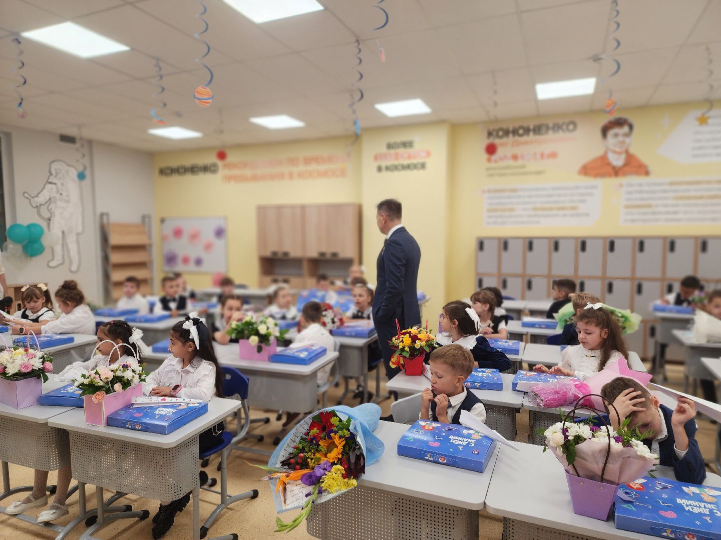 королёв, день знаний, школа 1 в королеве , космонавт олег кононенко,