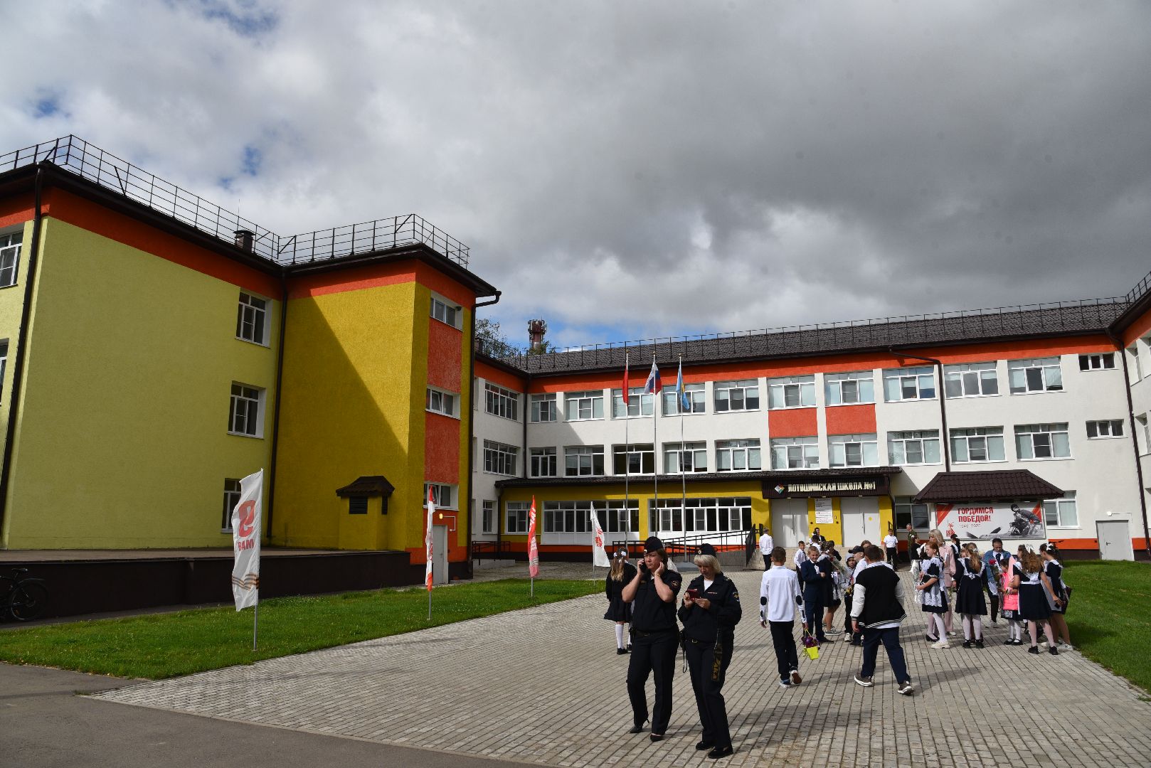 лотошино, лотошинская школа 1, первый звонок, 1 сентября, 1 сентября 2025,