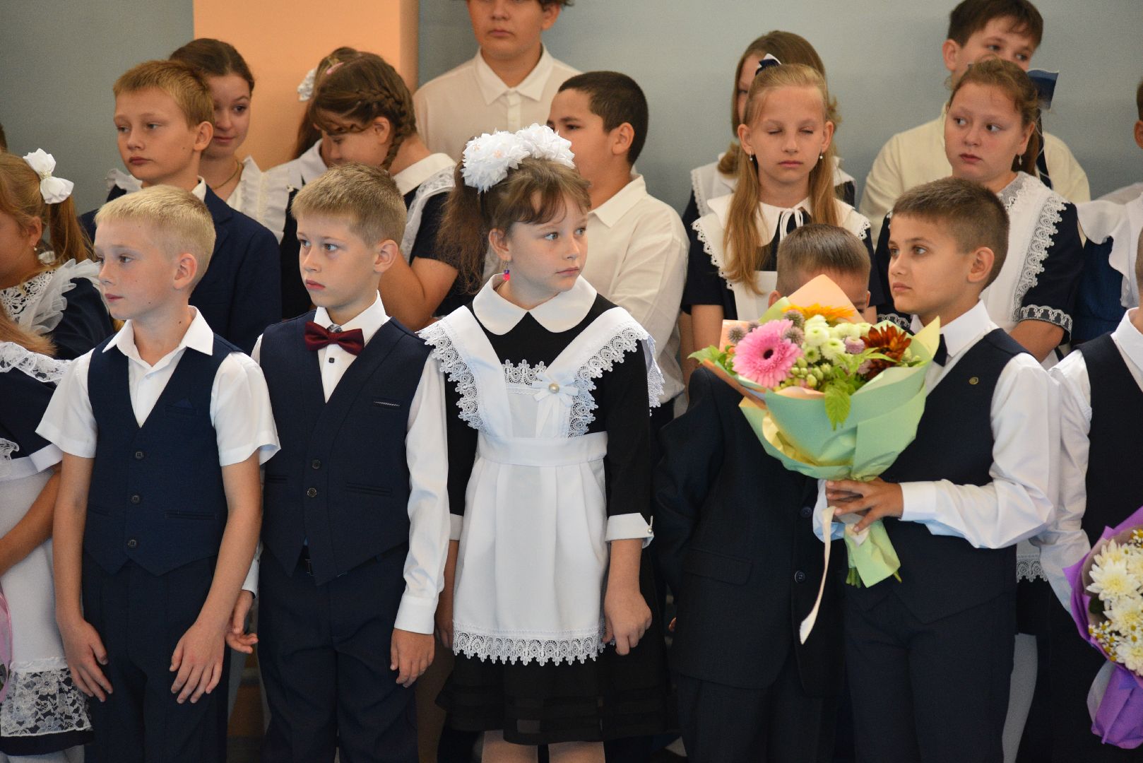 лотошино, лотошинская школа 1, первый звонок, 1 сентября, 1 сентября 2025,