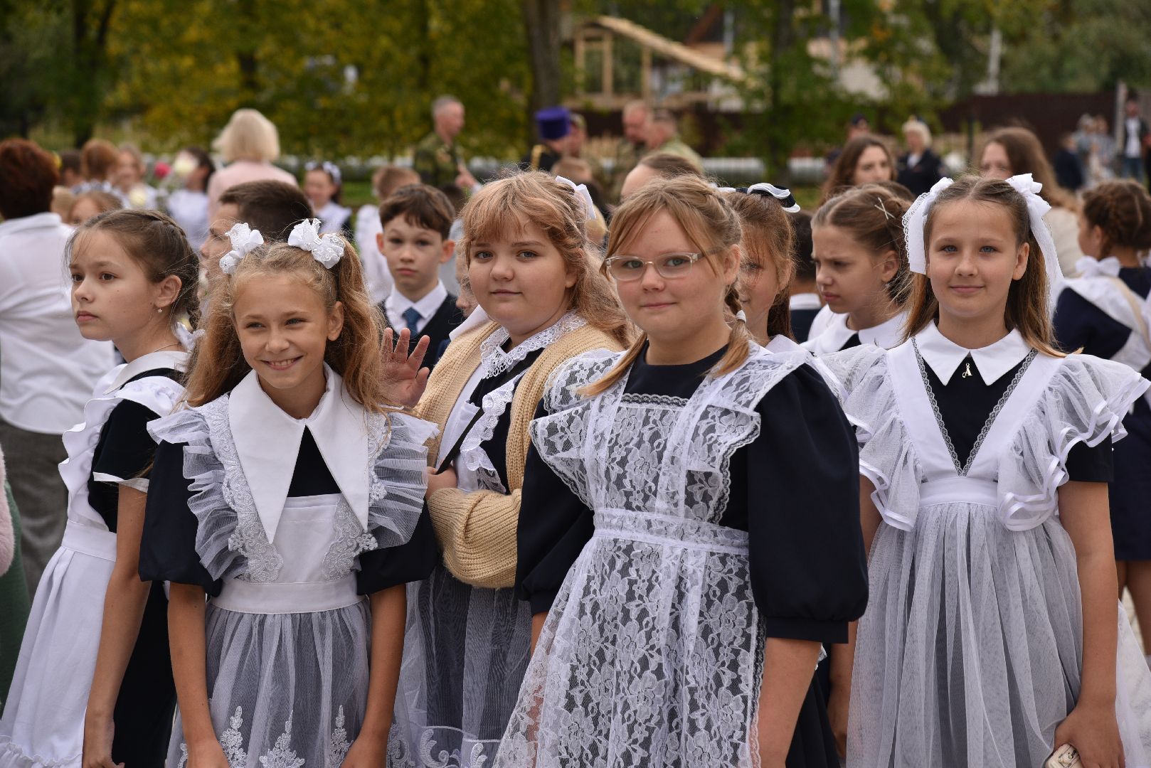 лотошино, лотошинская школа 1, первый звонок, 1 сентября, 1 сентября 2025,