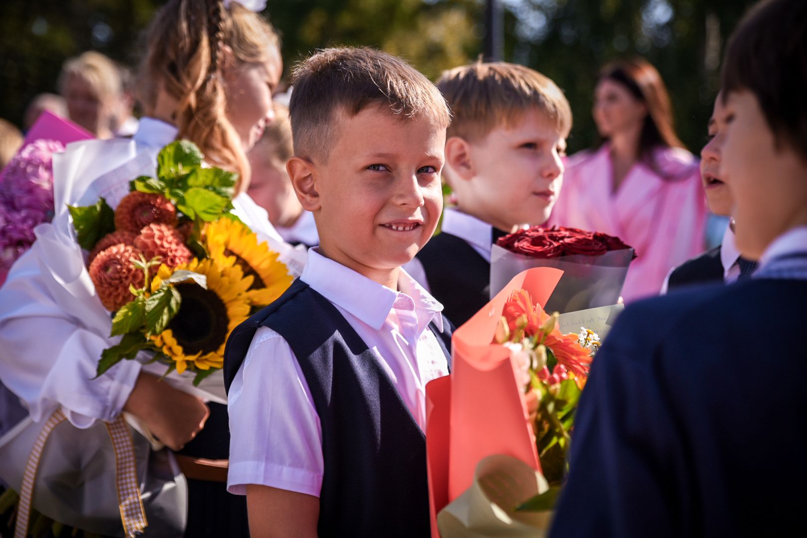 бронницы, день знаний в школе, 1 сентября , школа имени тимофеева в бронницах, дети,