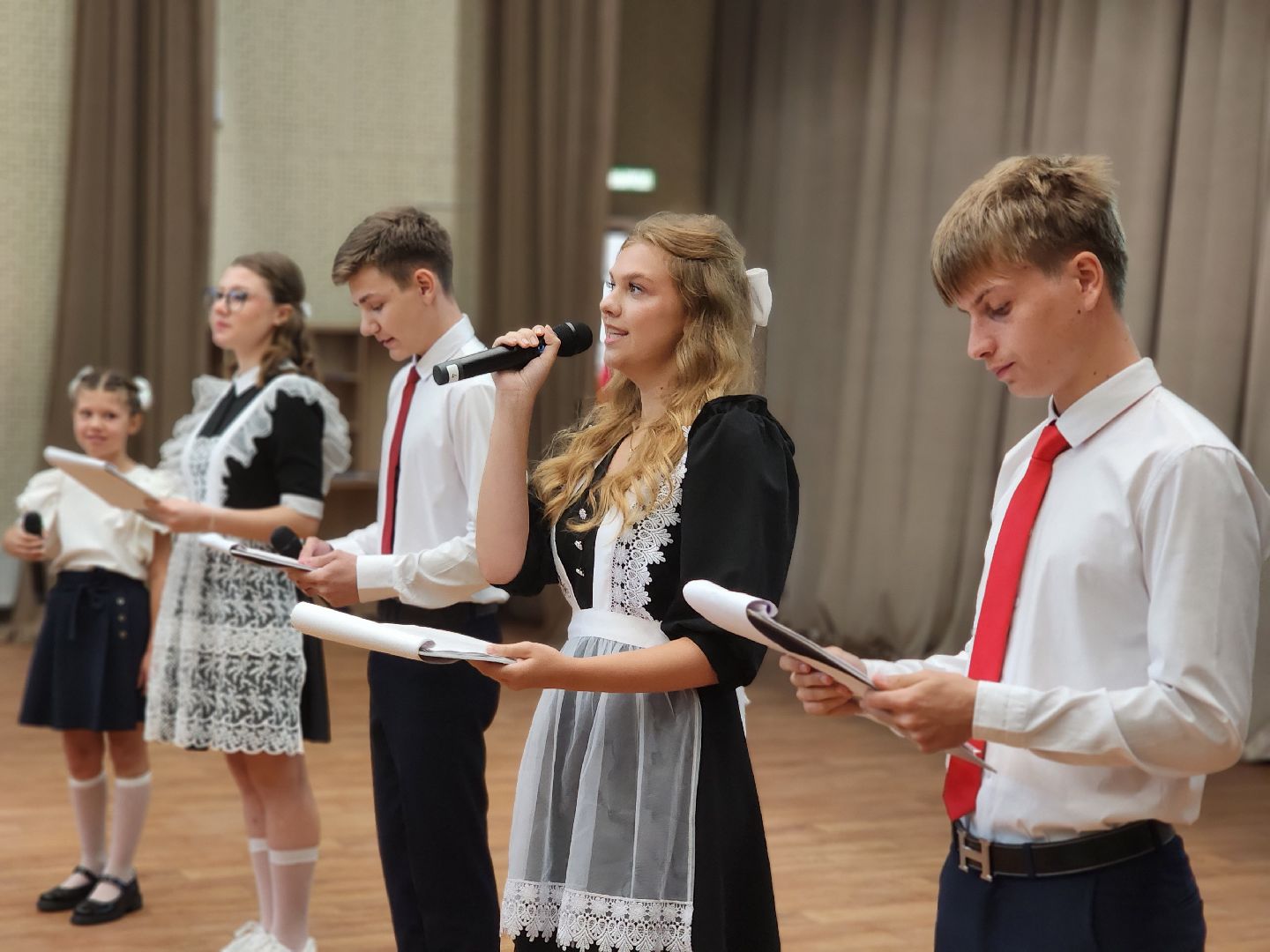 королёв, школа 1 в королеве, день знаний , новые педагоги ,