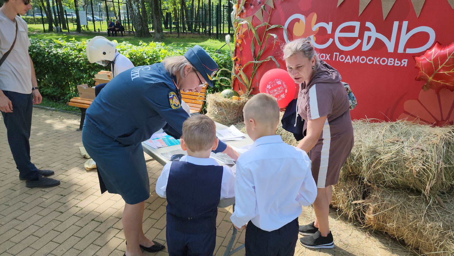 кашира, 1 сентября, парк , дети, мчс, пожарная машина, спасатели,