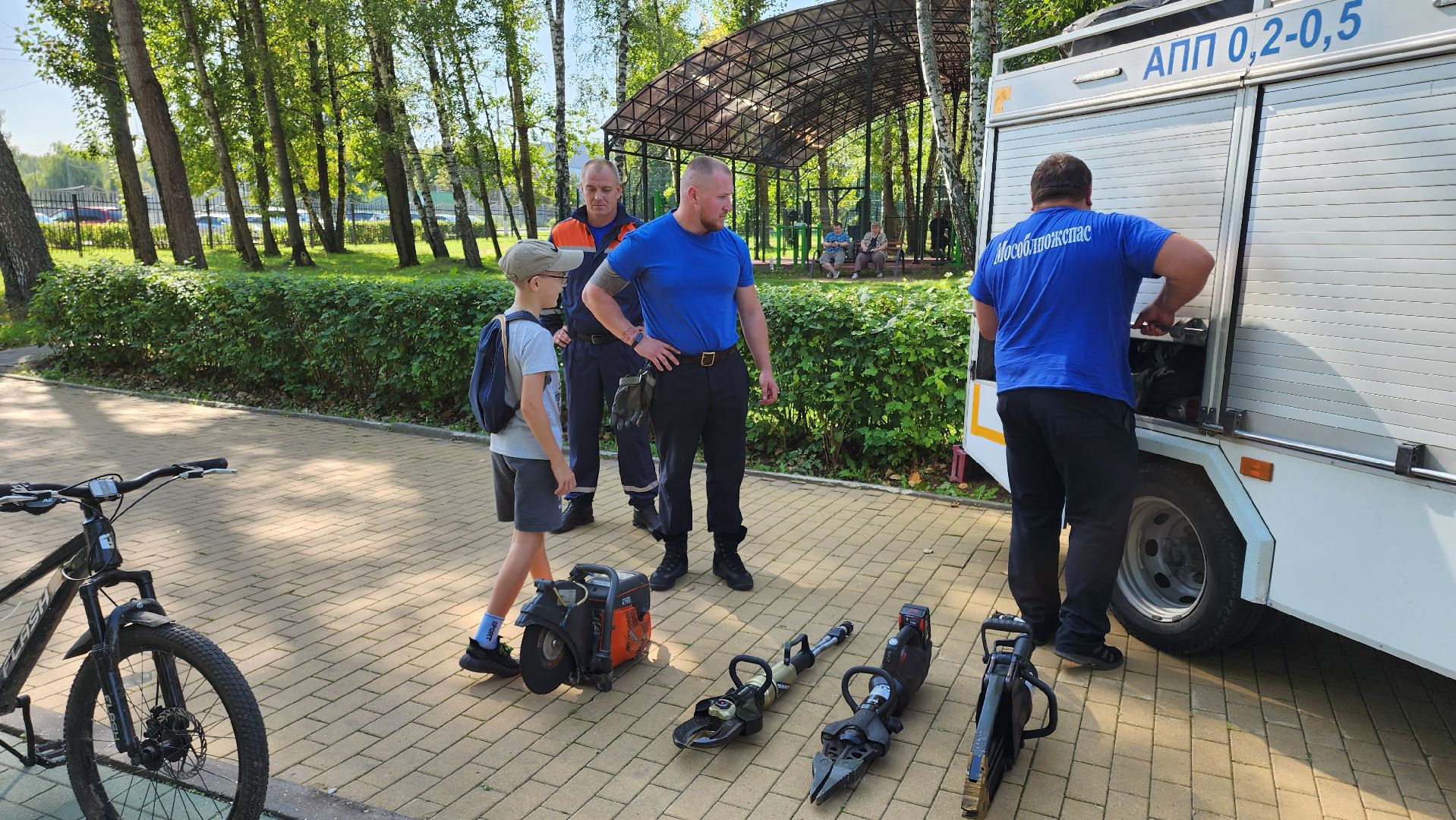 кашира, 1 сентября, парк , дети, мчс, пожарная машина, спасатели,