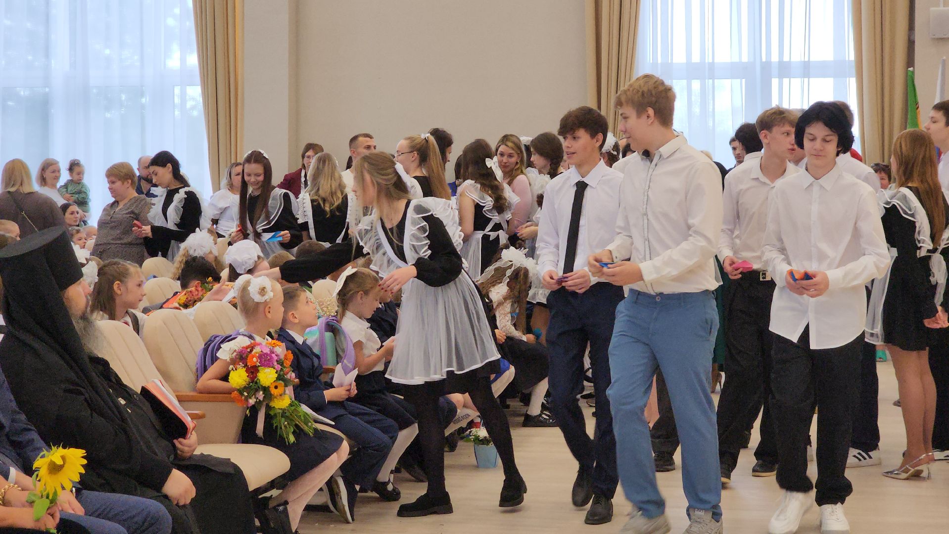 1 сентября, ашукино, капремонт школы, нацпроект, первоклассники, ашукинский образовательный комплекс,дети и родители, ученики, линейка, день знаний в школе,праздник,торжественная линейка,