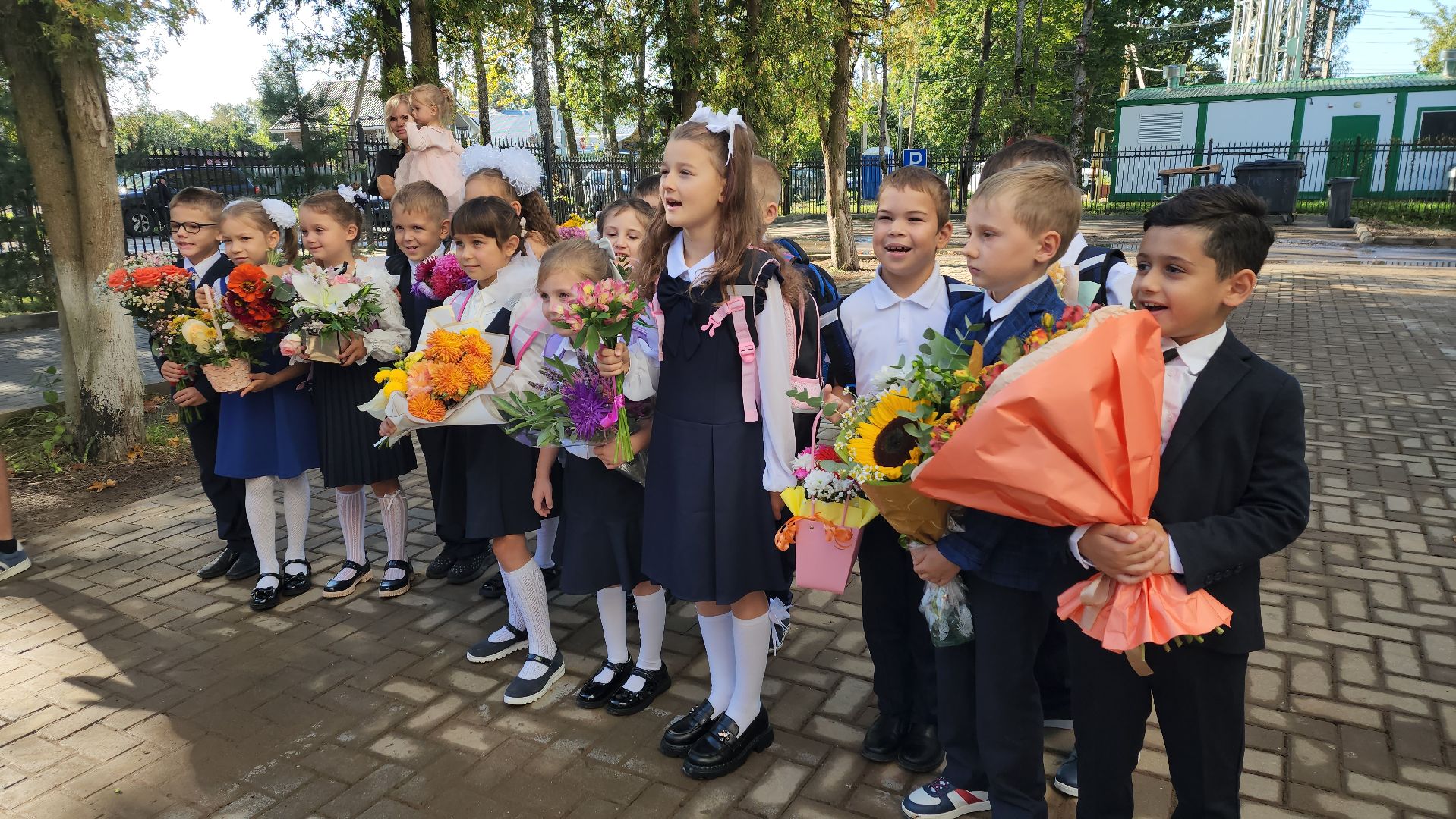 1 сентября, ашукино, капремонт школы, нацпроект, первоклассники, ашукинский образовательный комплекс,дети и родители, ученики, линейка, день знаний в школе,праздник,торжественная линейка,