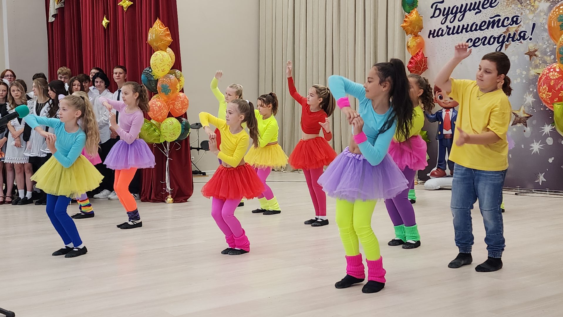 1 сентября, ашукино, капремонт школы, нацпроект, первоклассники, ашукинский образовательный комплекс,дети и родители, ученики, линейка, день знаний в школе,праздник,торжественная линейка,