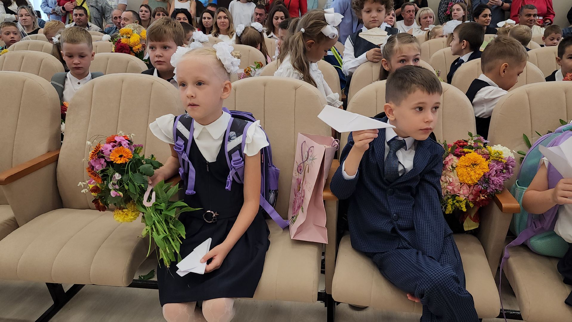 1 сентября, ашукино, капремонт школы, нацпроект, первоклассники, ашукинский образовательный комплекс,дети и родители, ученики, линейка, день знаний в школе,праздник,торжественная линейка,