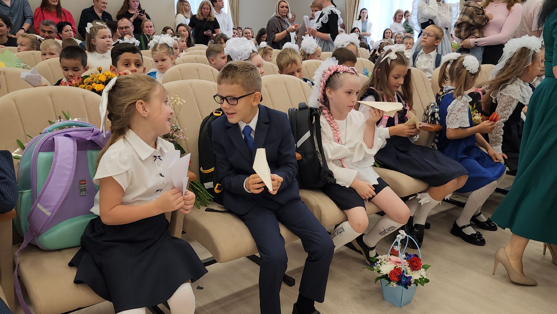 1 сентября, ашукино, капремонт школы, нацпроект, первоклассники, ашукинский образовательный комплекс,дети и родители, ученики, линейка, день знаний в школе,праздник,торжественная линейка,