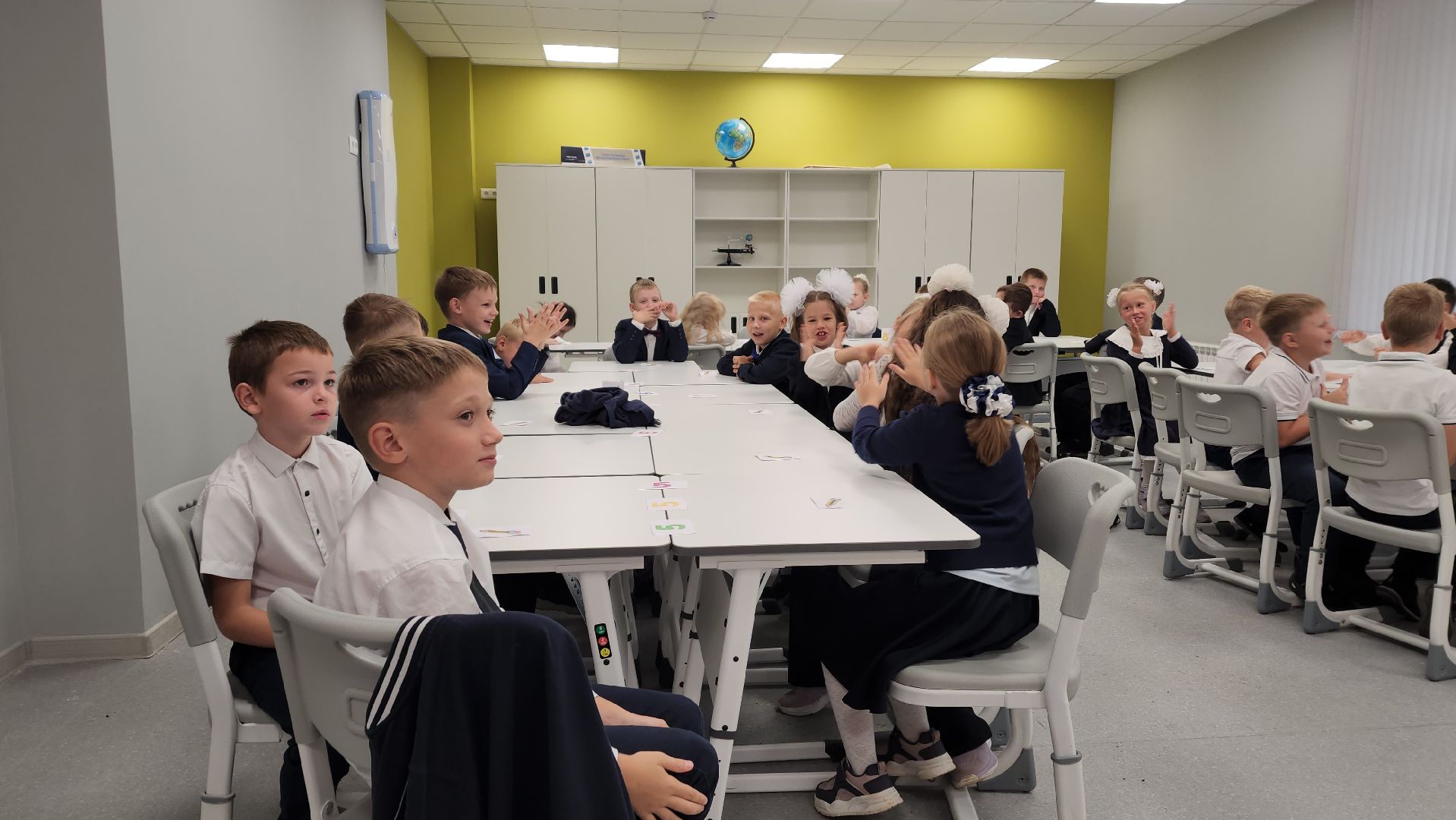 ашукино, ремонт школы, ашукинский образовательный комплекс, дети, день знаний, классный час,новое оборудование,кабинет, интерактивная доска,новая мебель,1 сентября,