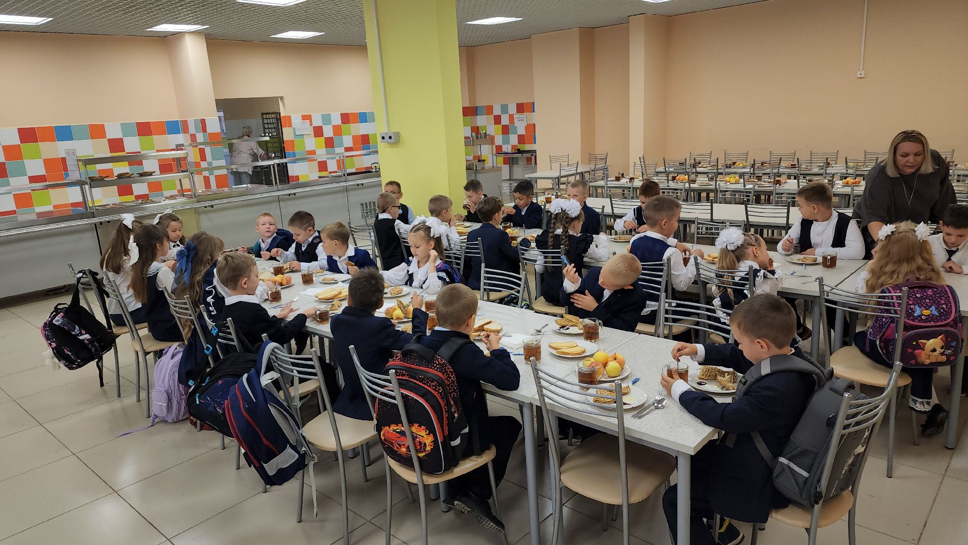 ашукино, ашукинский образовательный комплекс, столовая, школьная столовая, новое меню,мороженое, блюда, чай, меню в столовой, меню новые блюда, школьники,