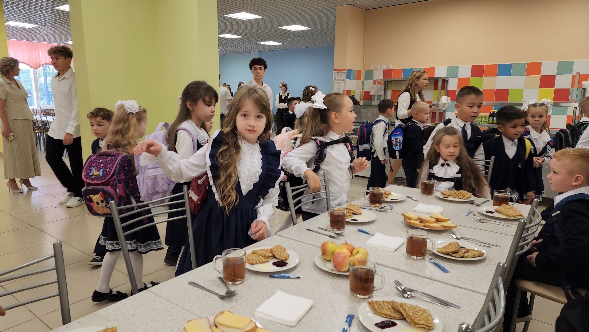 ашукино, ашукинский образовательный комплекс, столовая, школьная столовая, новое меню,мороженое, блюда, чай, меню в столовой, меню новые блюда, школьники,