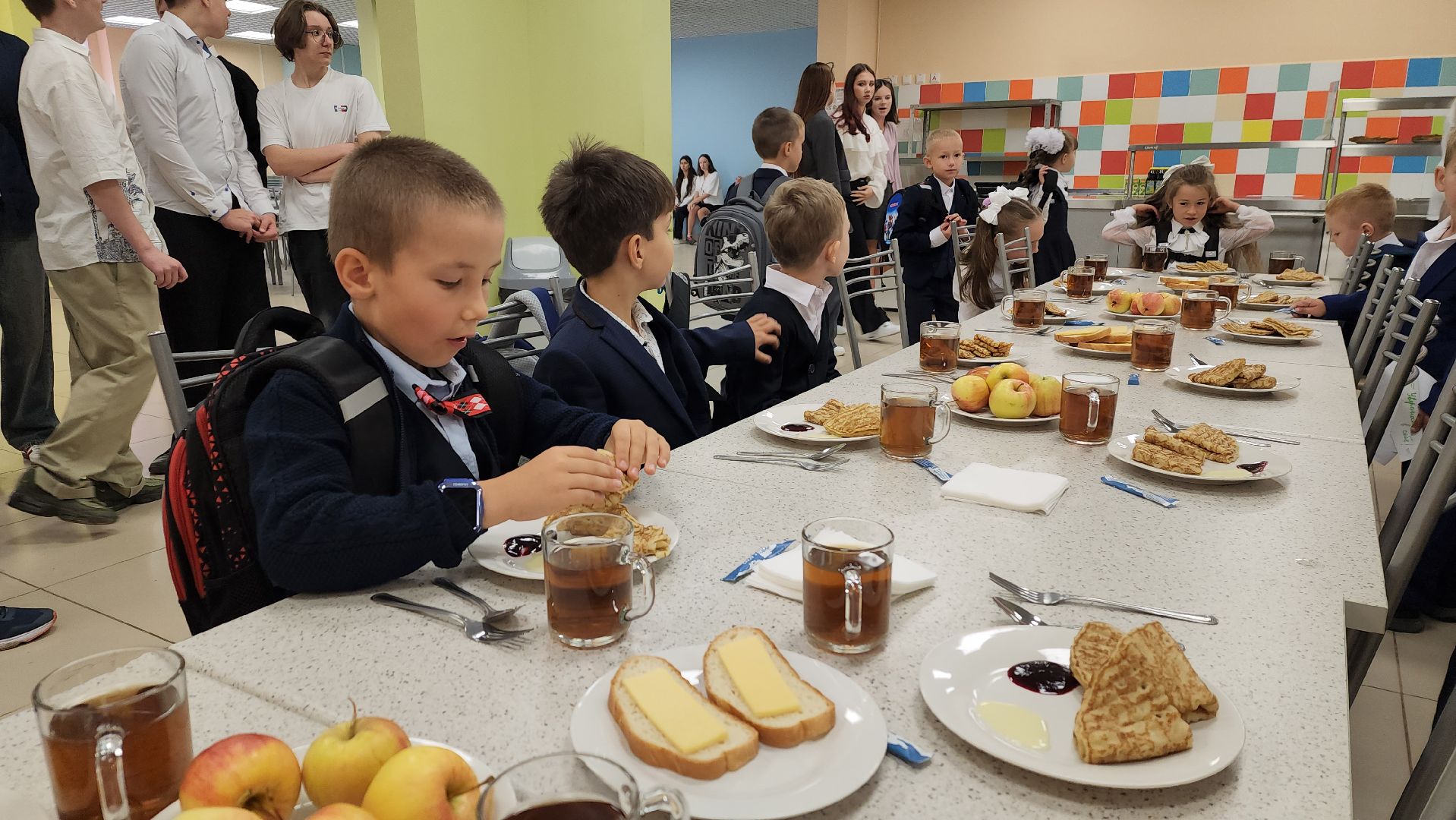 ашукино, ашукинский образовательный комплекс, столовая, школьная столовая, новое меню,мороженое, блюда, чай, меню в столовой, меню новые блюда, школьники,