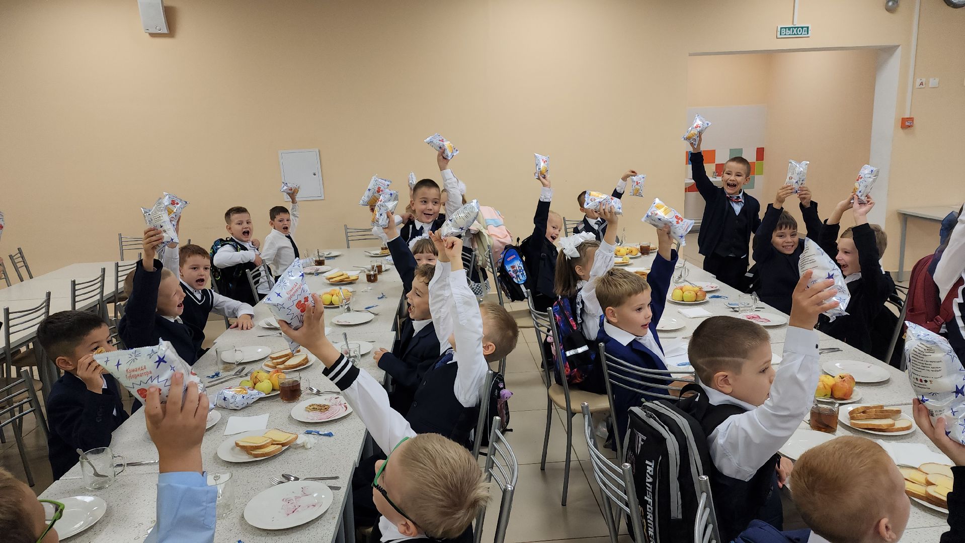 ашукино, ашукинский образовательный комплекс, столовая, школьная столовая, новое меню,мороженое, блюда, чай, меню в столовой, меню новые блюда, школьники,