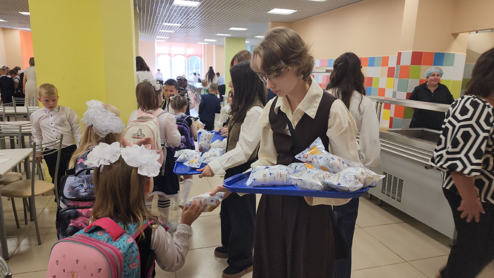 ашукино, ашукинский образовательный комплекс, столовая, школьная столовая, новое меню,мороженое, блюда, чай, меню в столовой, меню новые блюда, школьники,