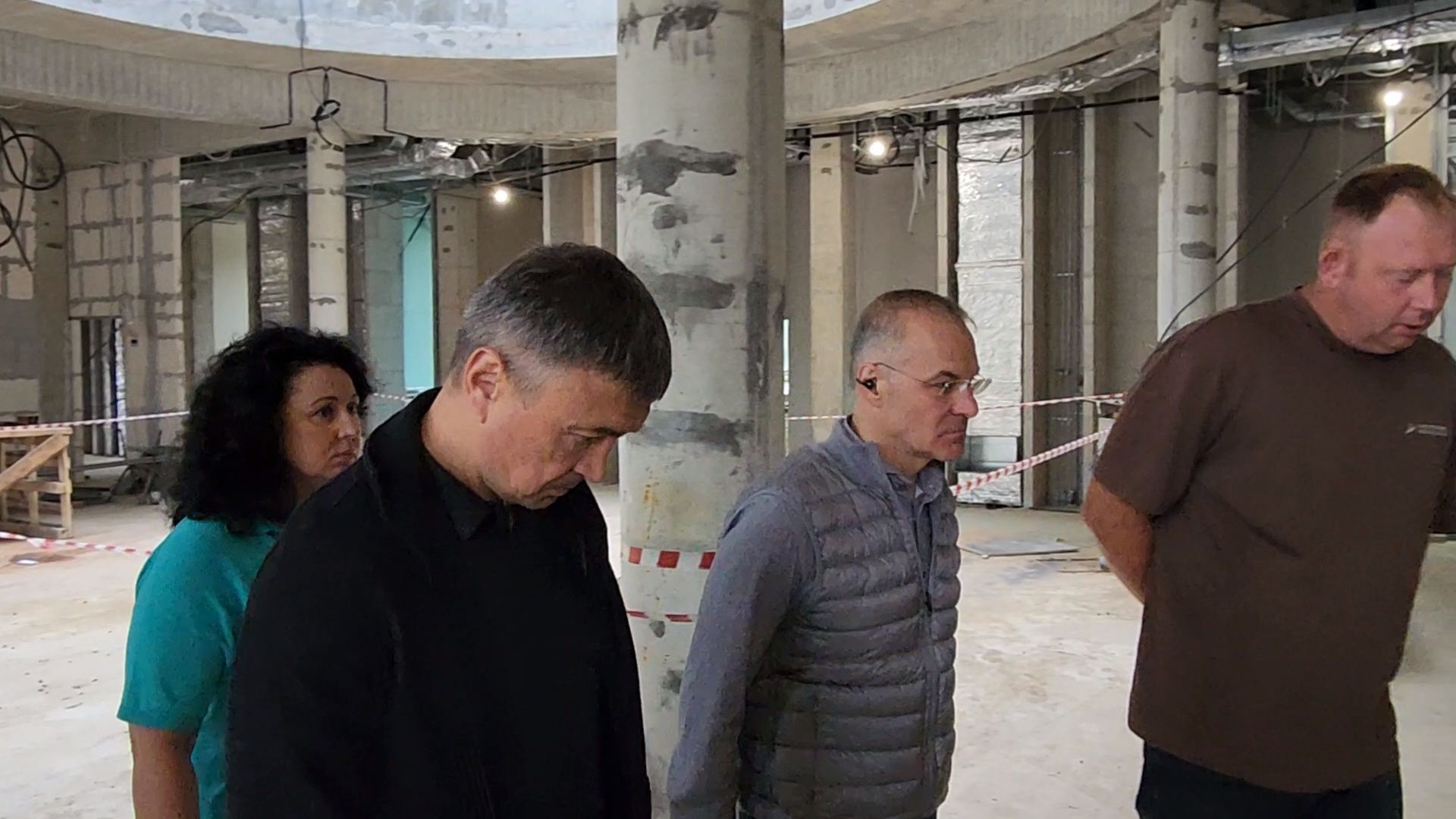 чехов, улица мира, детская поликлиника, строительство , проверка, депутат госдумы, александр коган, комиссия, инспекция, внутренняя отделка, фасадные работы, инженерные сети, остекление ,заместитель главы округа александр ротнов,нацпроект здравоохранение,