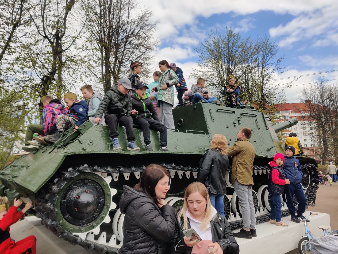 Красноармейск, Пушкинский, День Победы, Плошадь Победы, возложение цветов