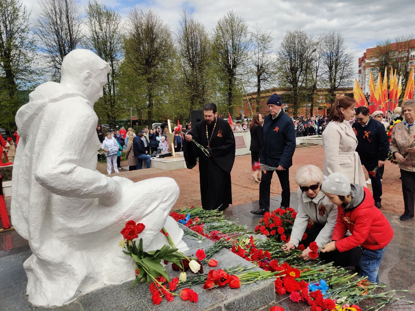 Красноармейск, Пушкинский, День Победы, Плошадь Победы, возложение цветов