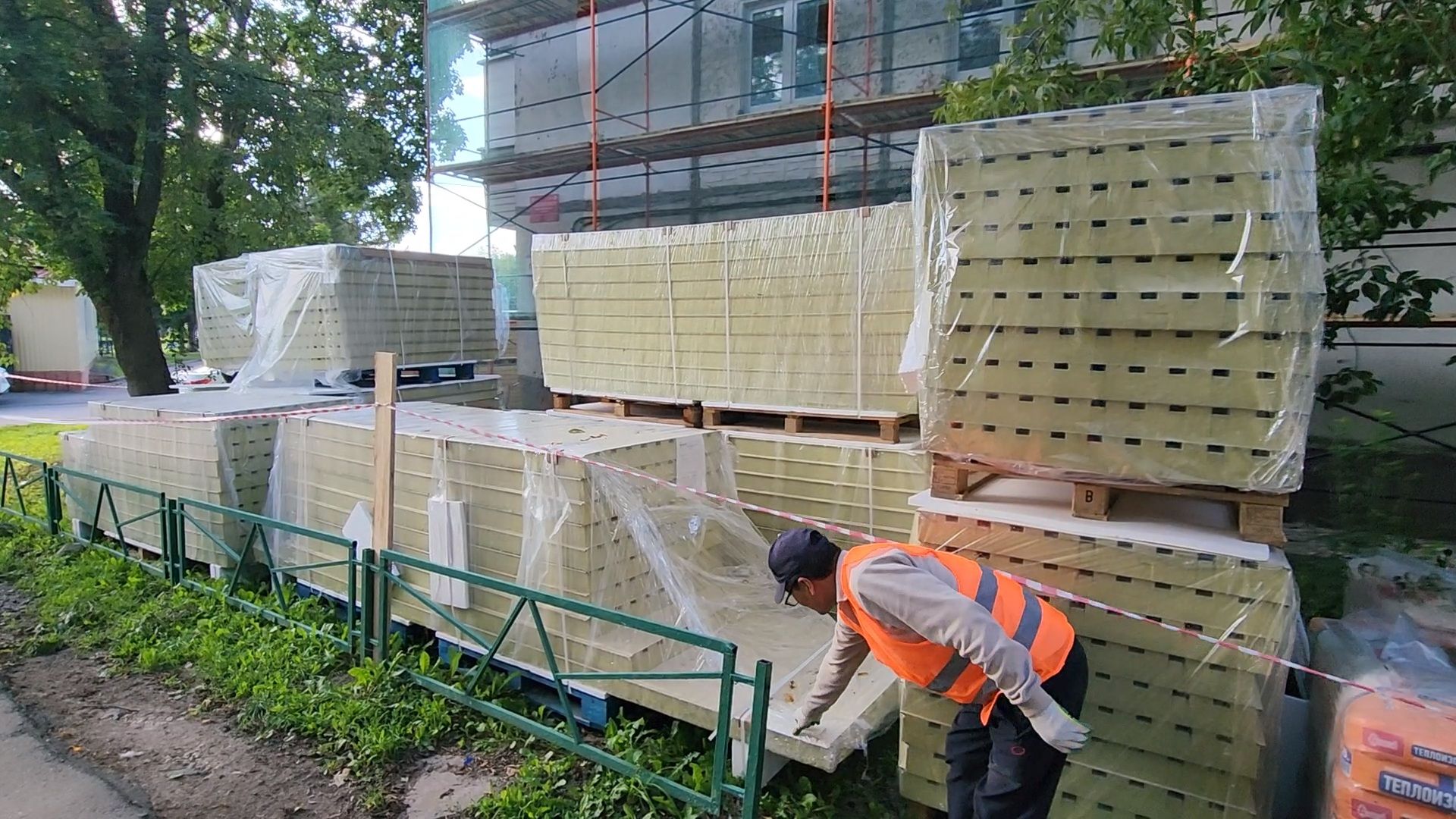 чехов,  микрорайон венюково, улица гагарина 56, капремонт фасада, реконструкция, фасадные работы, капитальный ремонт, гидроизоляция, теплоизоляция, специальные панели, региональная программа Московской области, краткосрочный план ремонта, инженерные сети, фонд капремонта московской области,добродел,