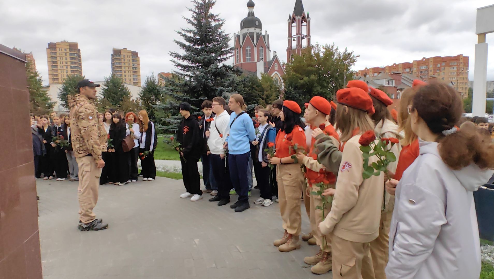 возложение цветов, вечный огонь, мемориал, юнармейцы, Беслан, митинг,  теракт,