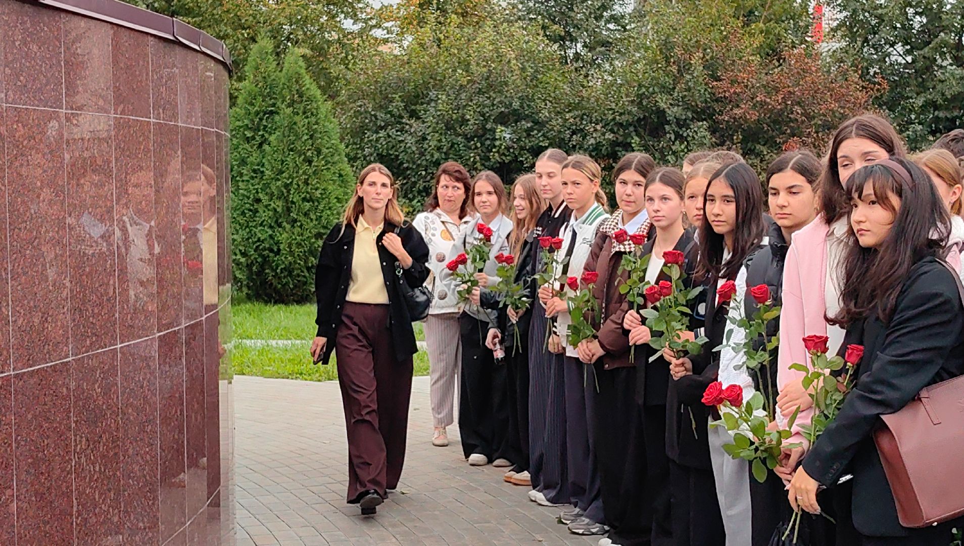 возложение цветов, вечный огонь, мемориал, юнармейцы, Беслан, митинг,  теракт,