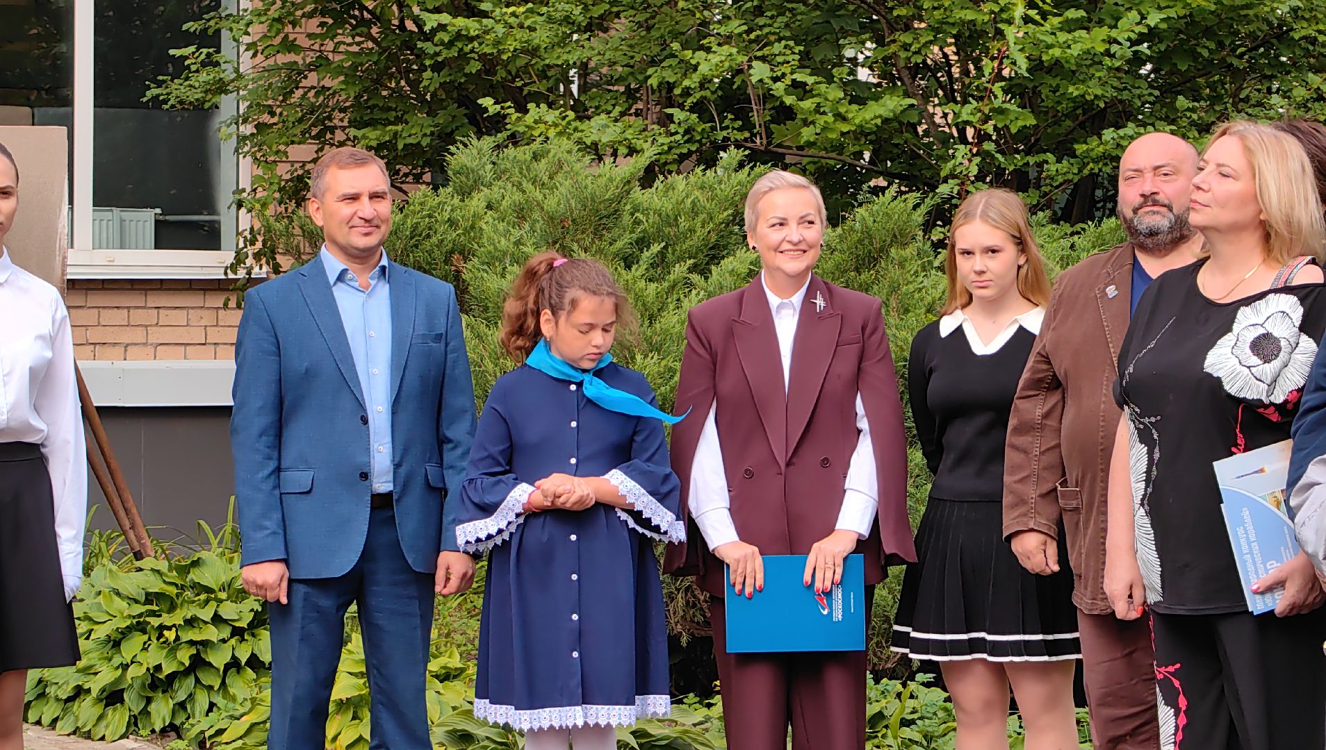 капсула времени,  юбилей, школа ВМ Комарова, космонавт, галстук, юные гагаринцы,