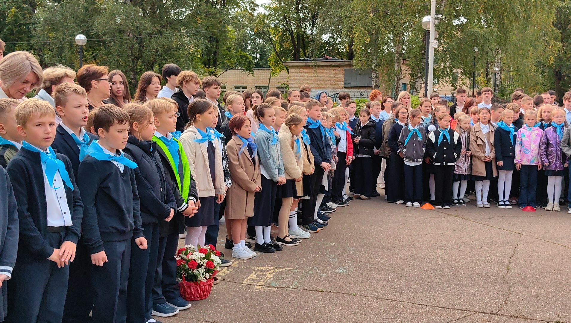 капсула времени,  юбилей, школа ВМ Комарова, космонавт, галстук, юные гагаринцы,