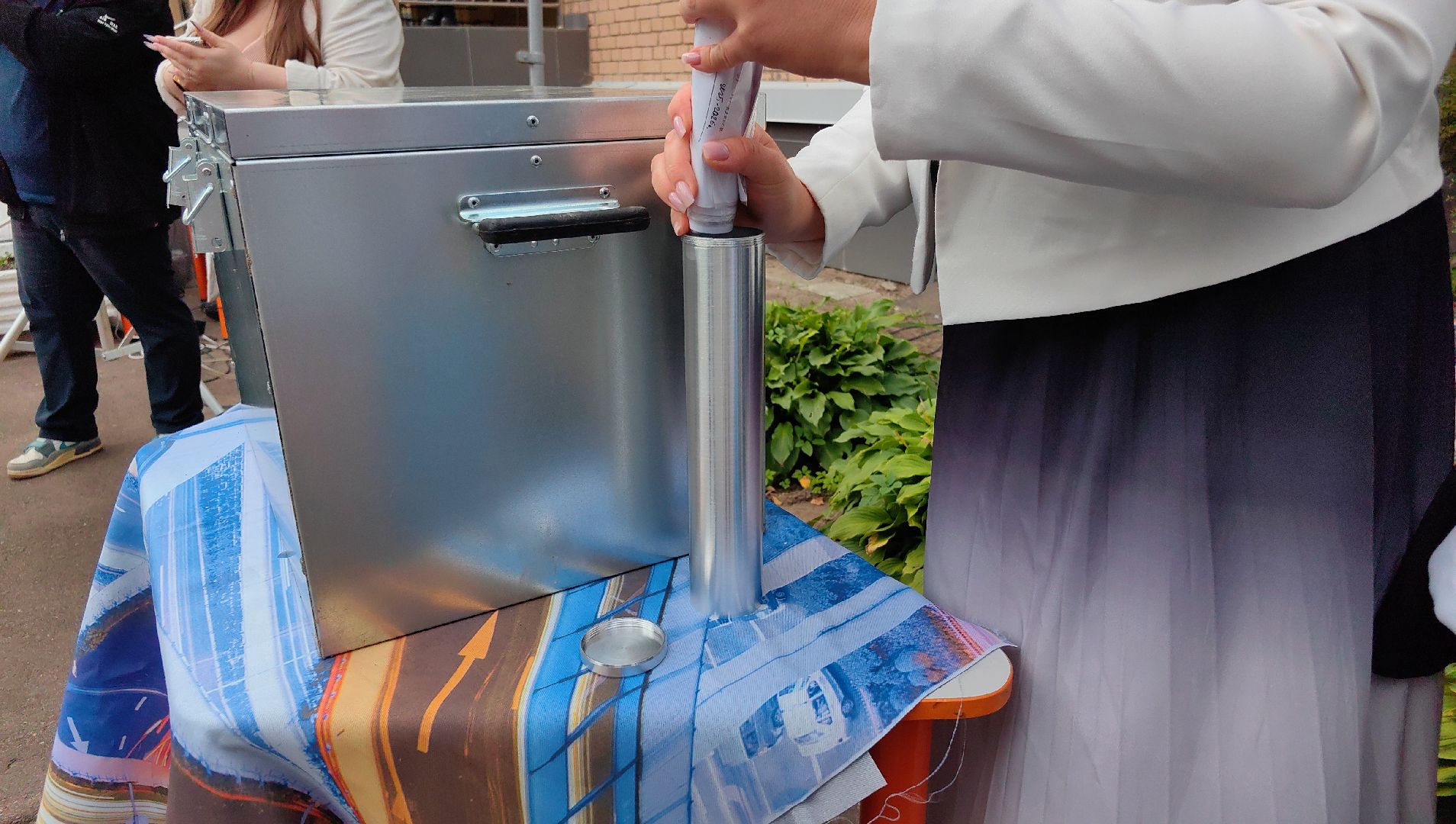 капсула времени,  юбилей, школа ВМ Комарова, космонавт, галстук, юные гагаринцы,